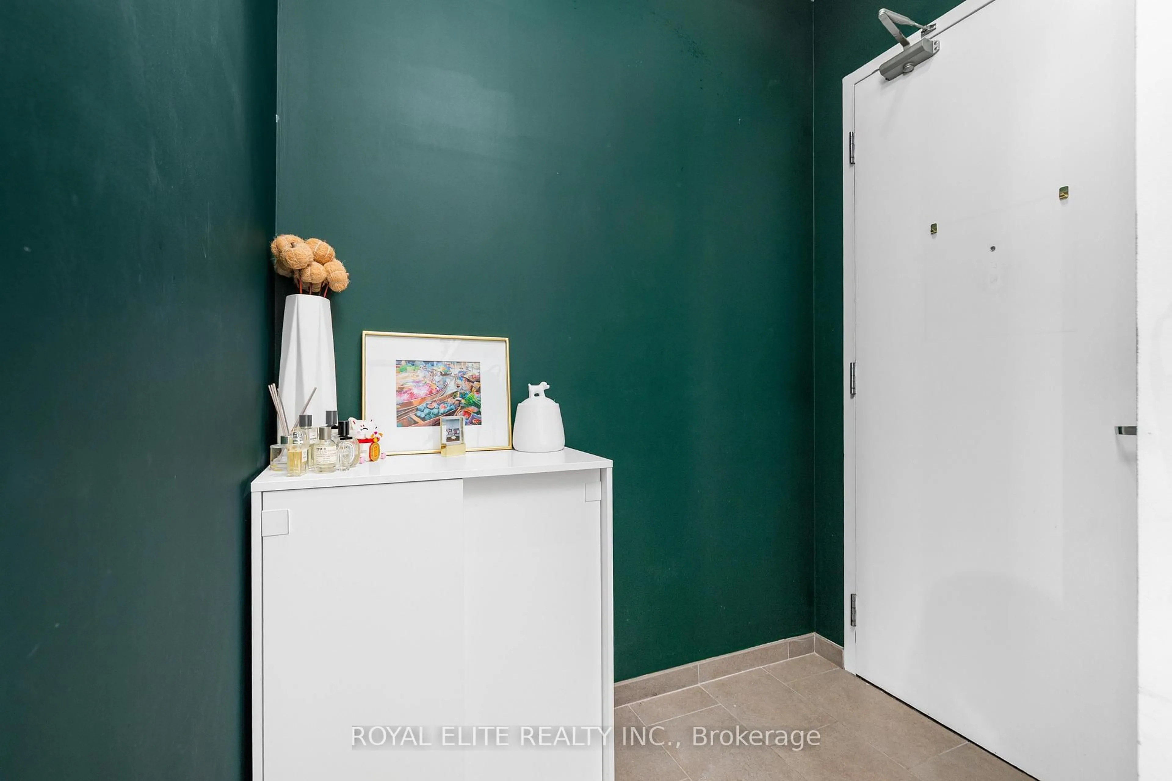 Indoor entryway for 218 King St #307, Toronto Ontario M5A 4T5