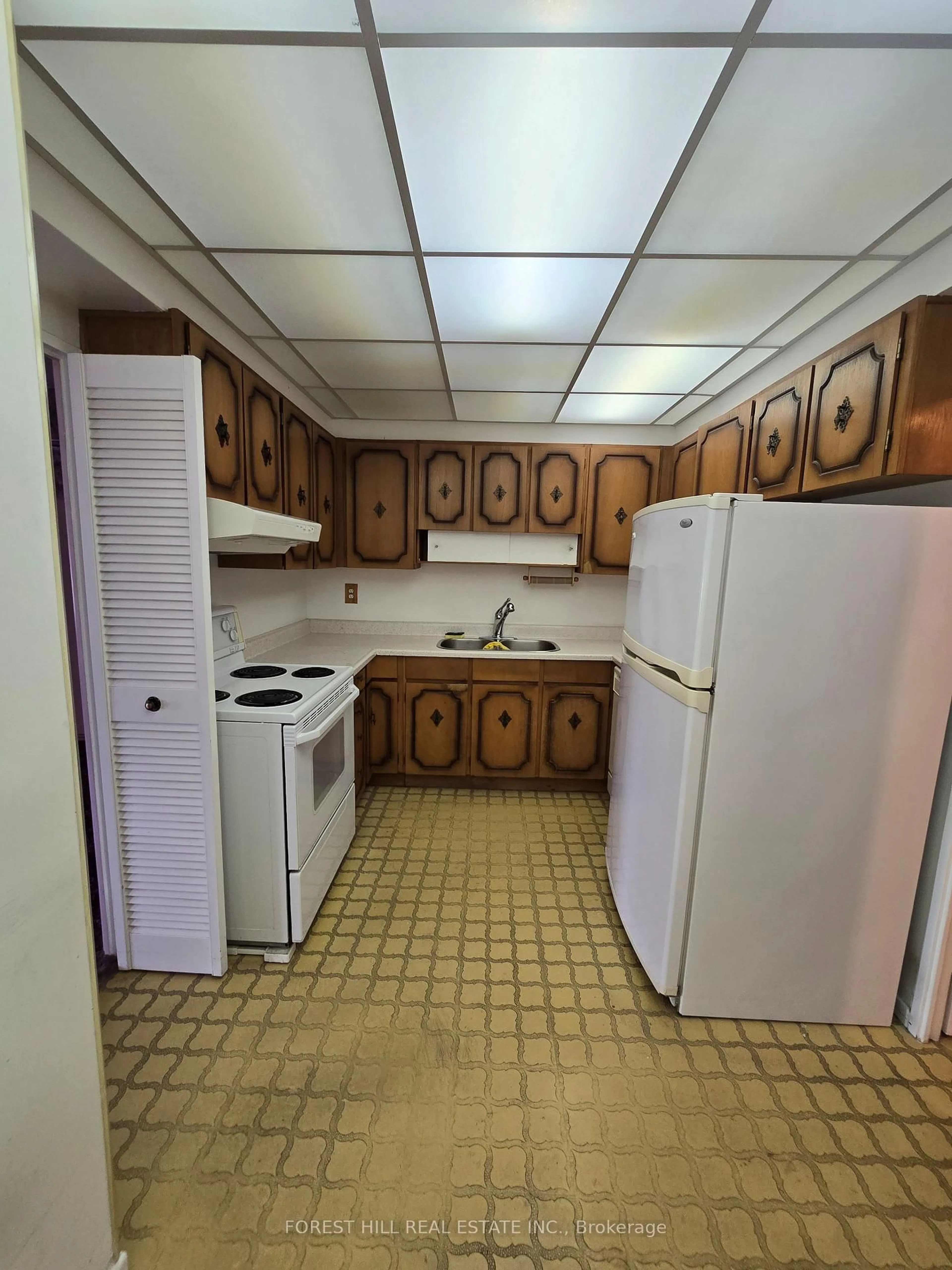 Standard kitchen, unknown for 130 Neptune Dr #1109, Toronto Ontario M6A 1X5