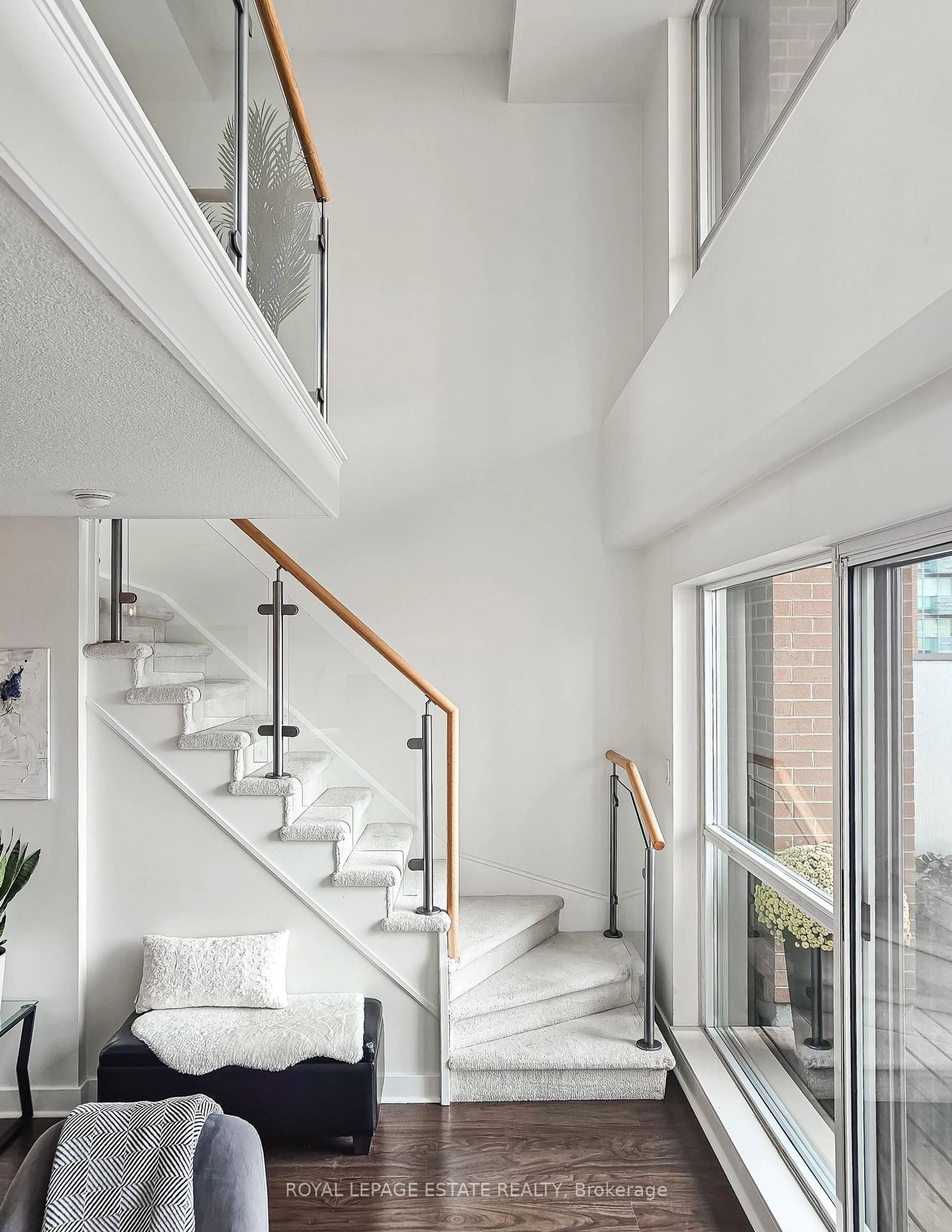 Stairs for 100 Western Battery Rd #414, Toronto Ontario M6K 3S2