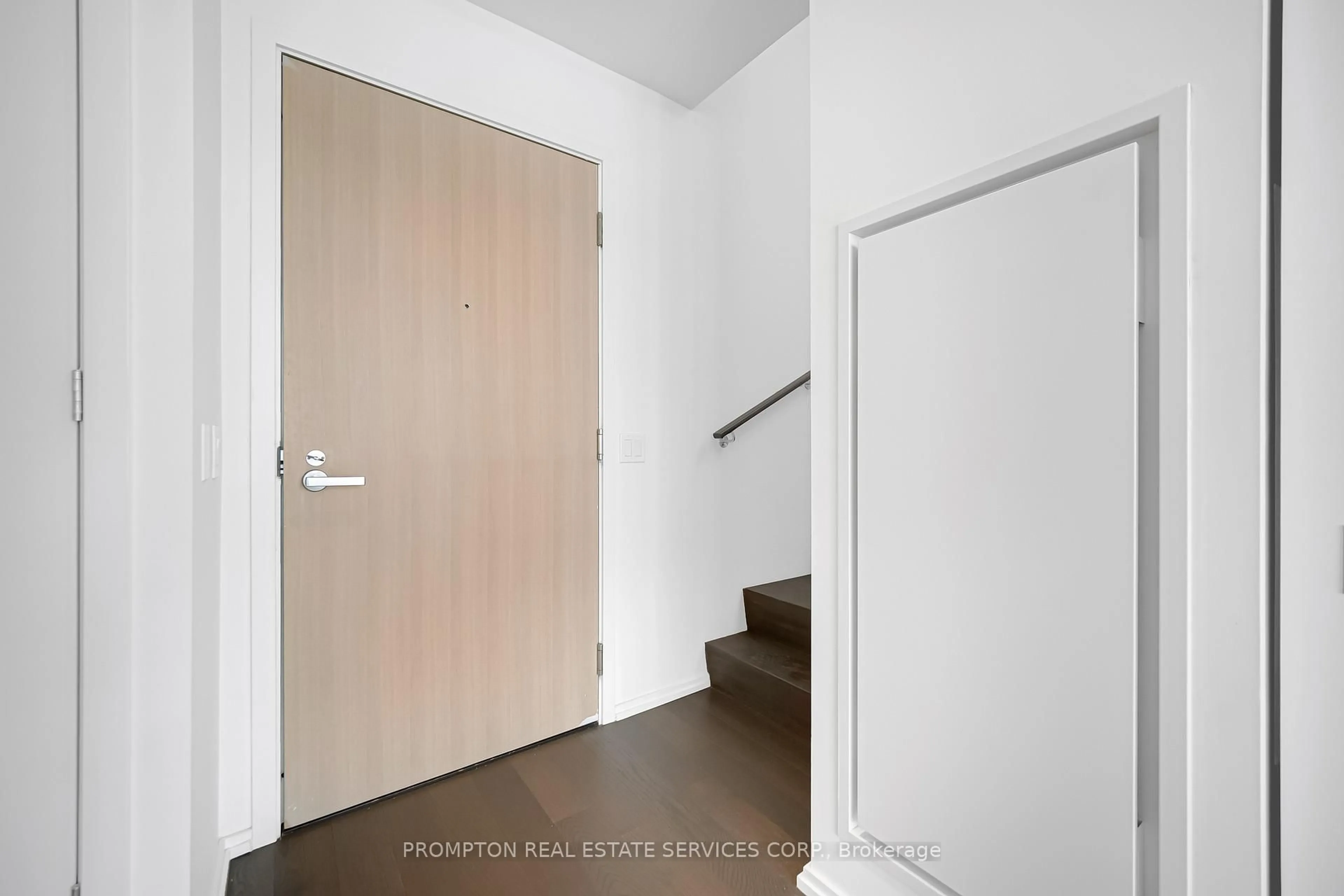 Indoor entryway for 8 Hillsdale Ave #1732, Toronto Ontario M4S 0B2