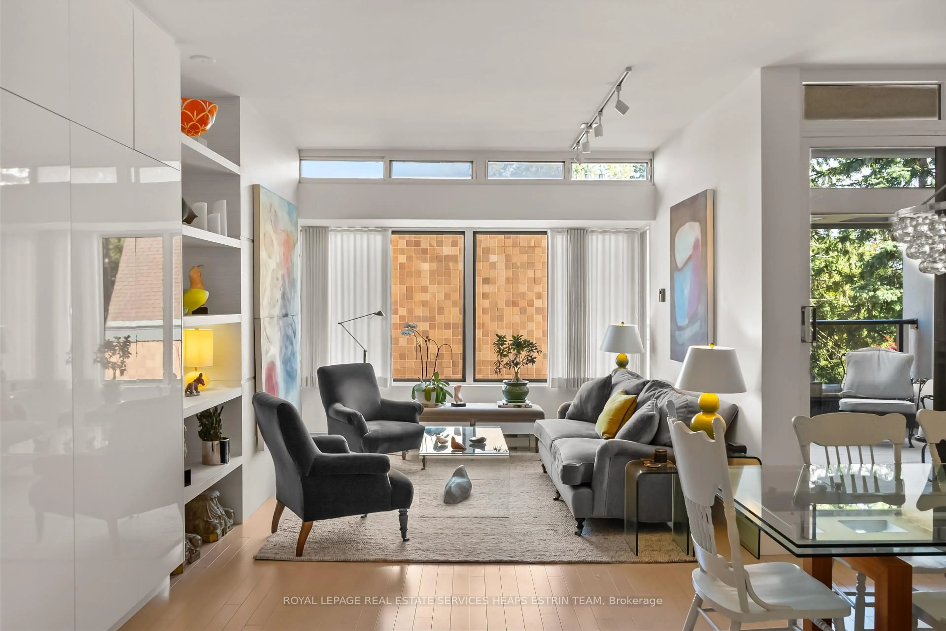 Living room with furniture, unknown for 40 Oaklands Ave #337, Toronto Ontario M4V 2Z3