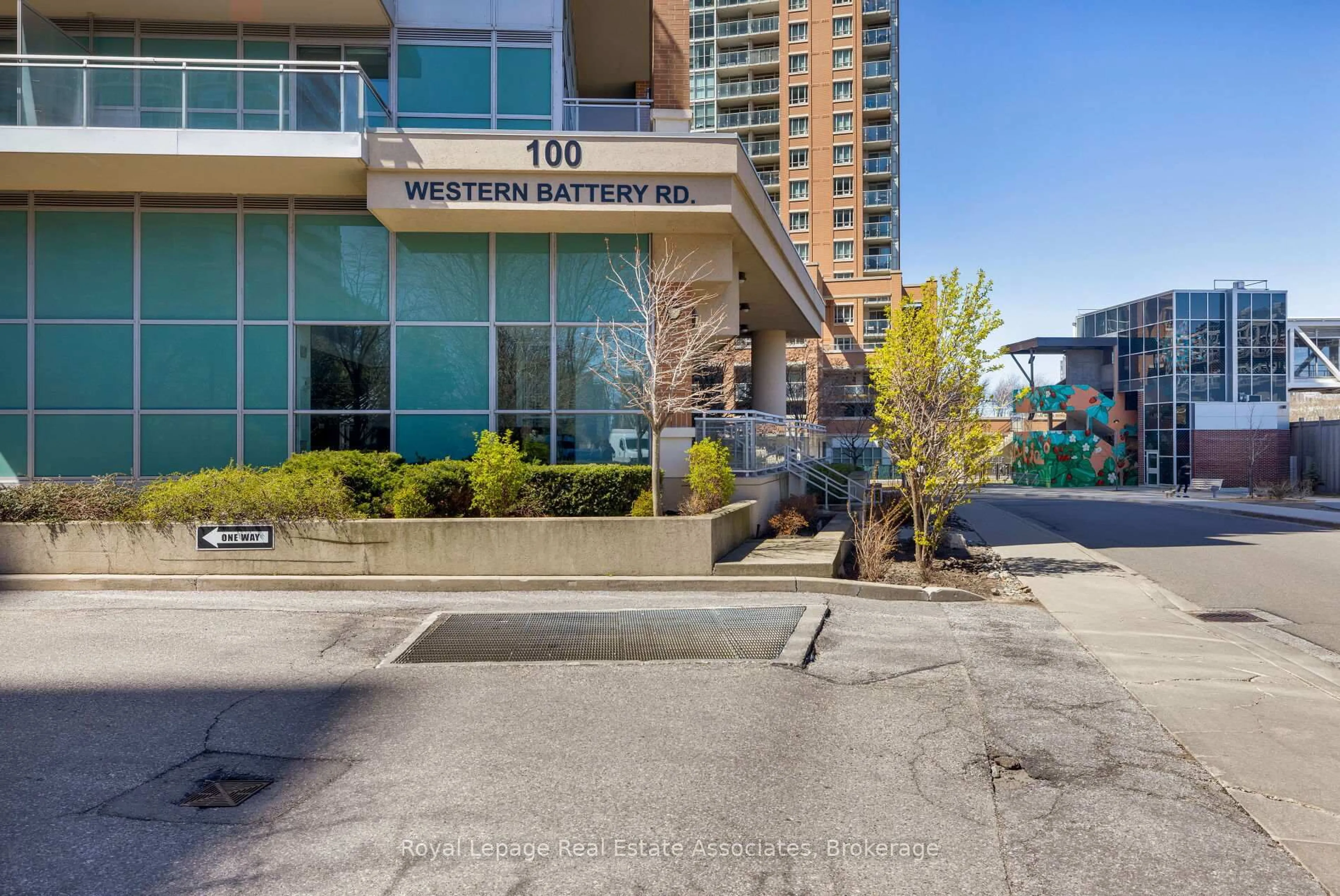 Unknown for 100 Western Battery Rd #1203, Toronto Ontario M6K 3S2