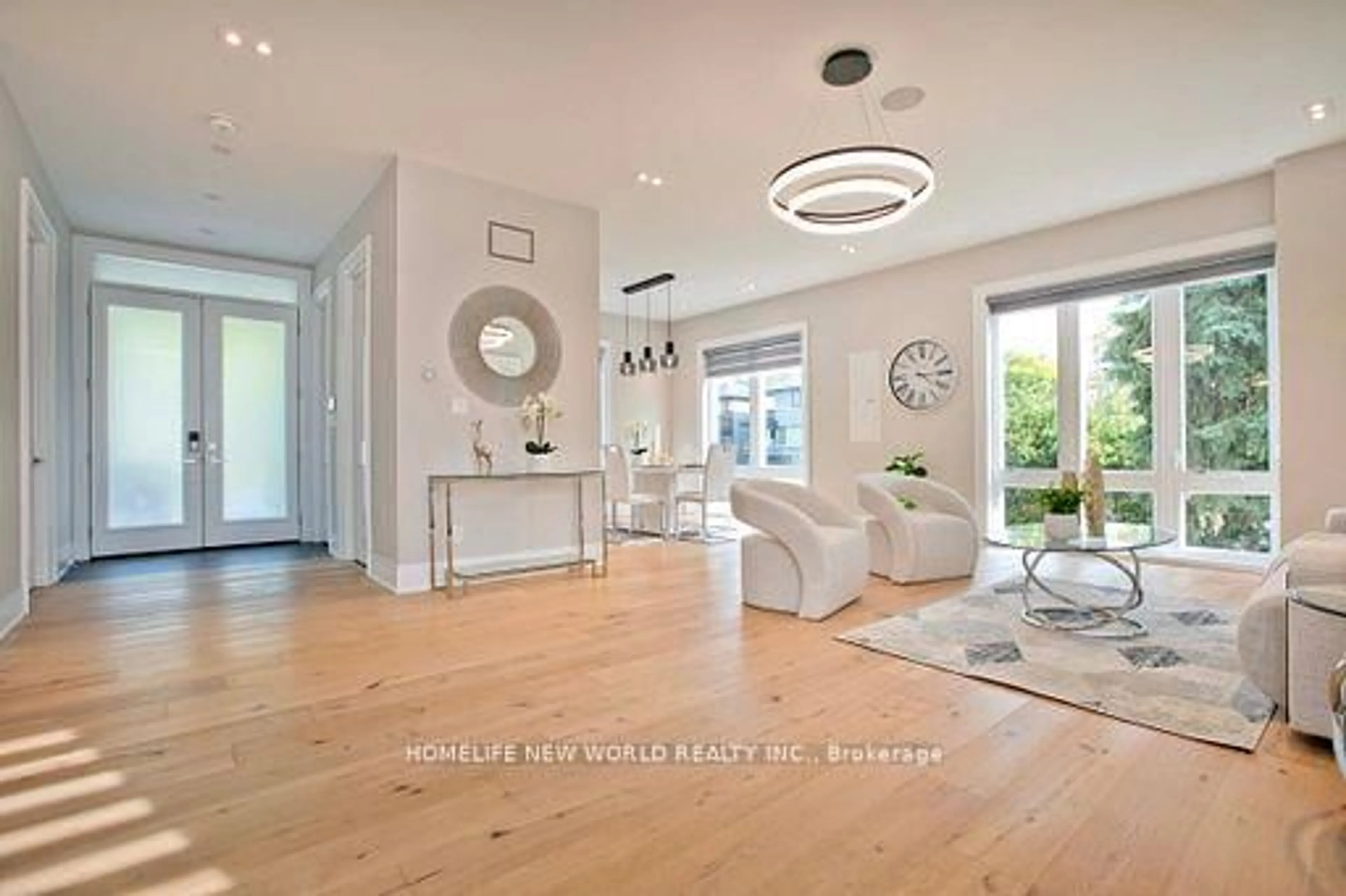 Indoor entryway for 180 Goulding Ave, Toronto Ontario M2R 2P4