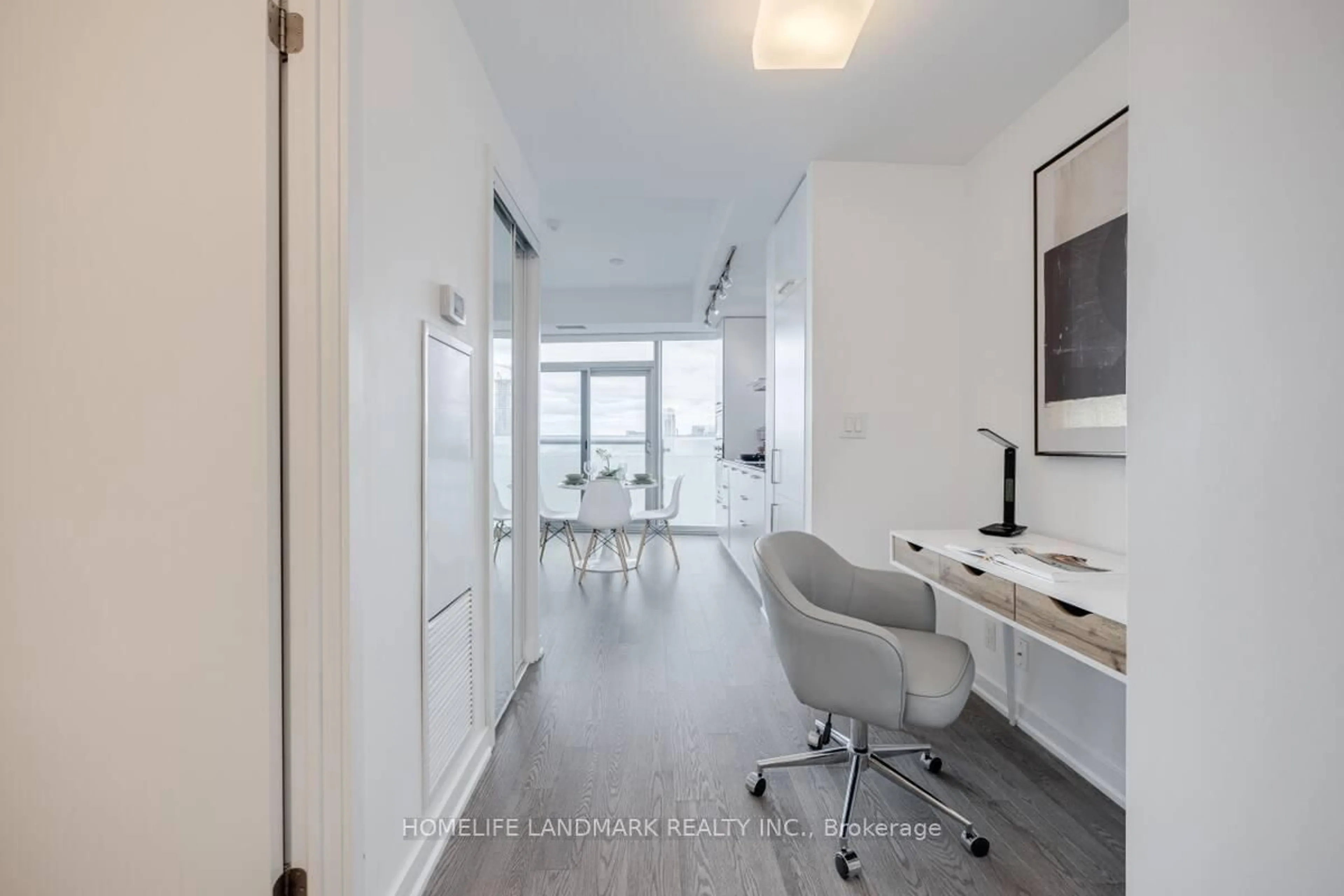 Indoor entryway for 12 York St #3206, Toronto Ontario M5J 0A9
