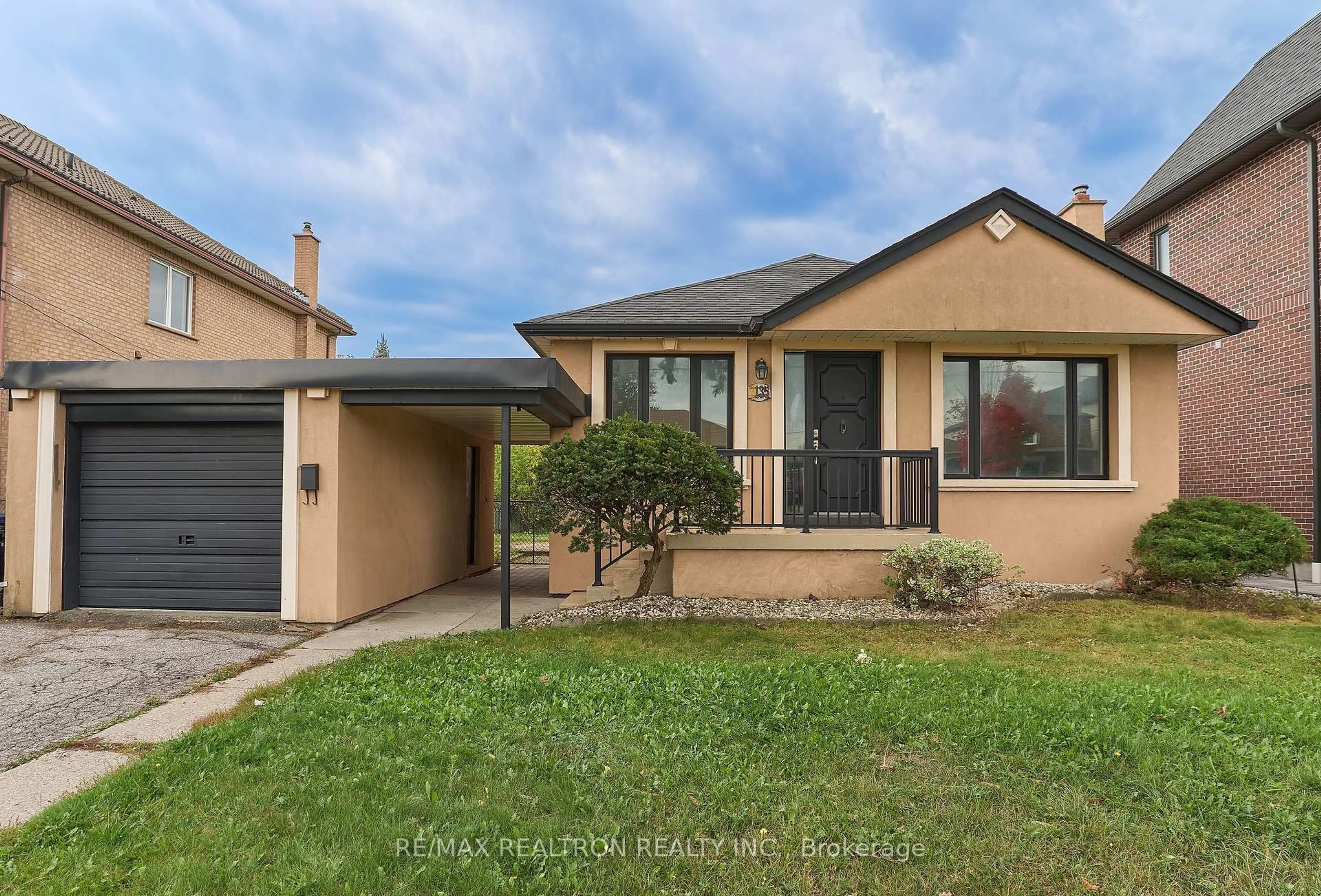 Unknown for 135 Regina Ave, Toronto Ontario M6A 1R8
