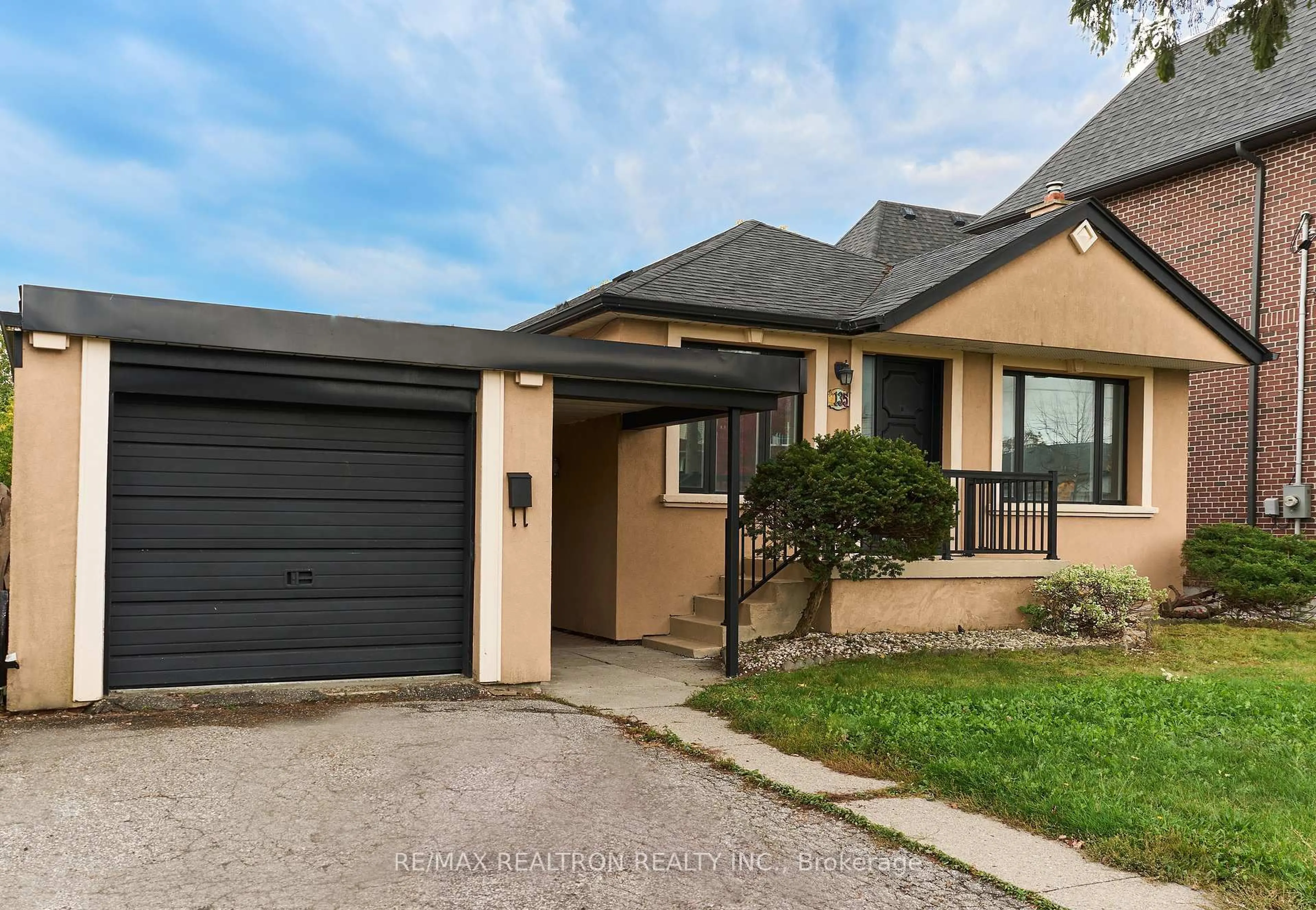 Unknown for 135 Regina Ave, Toronto Ontario M6A 1R8
