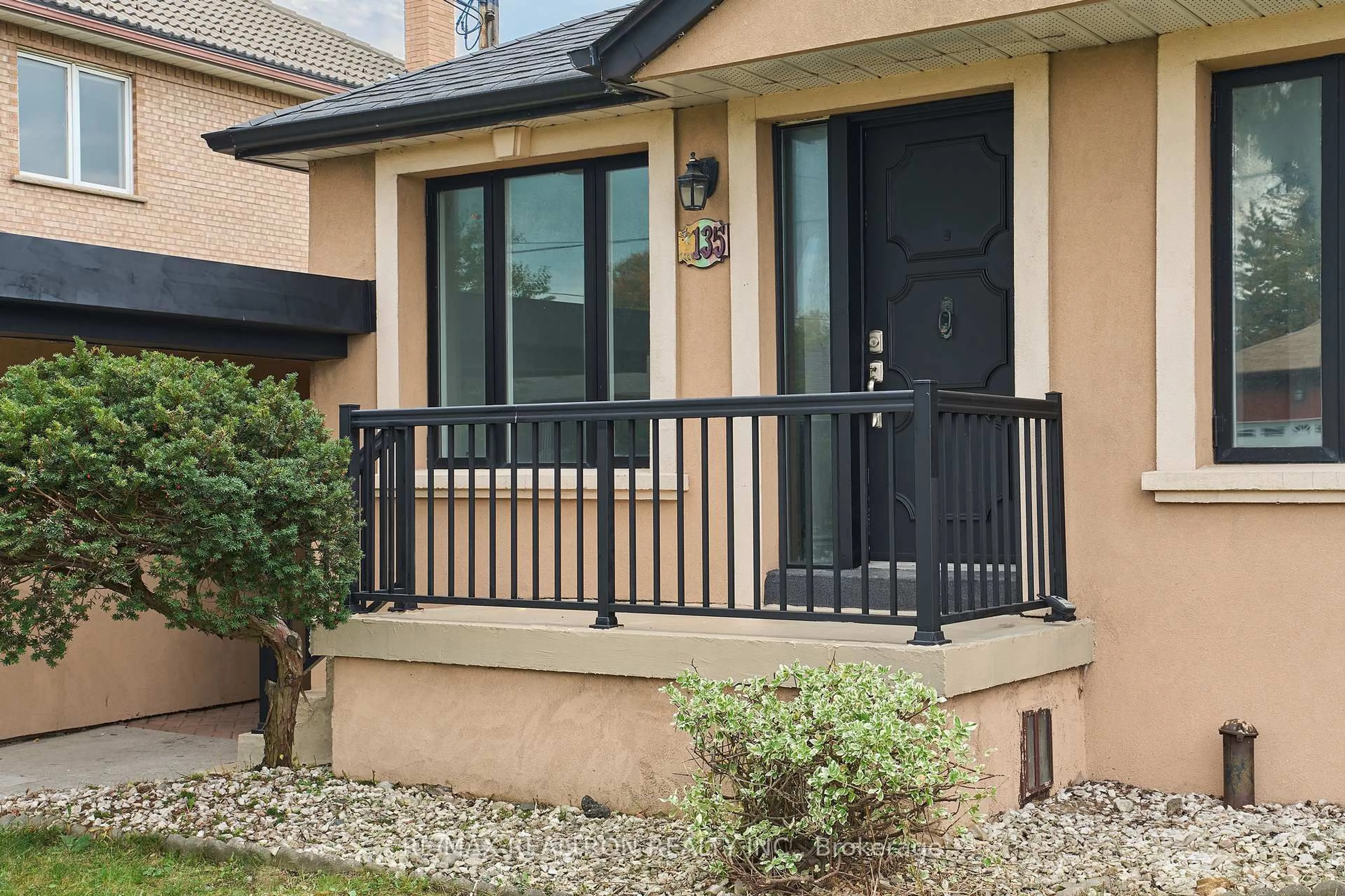 Patio, street for 135 Regina Ave, Toronto Ontario M6A 1R8