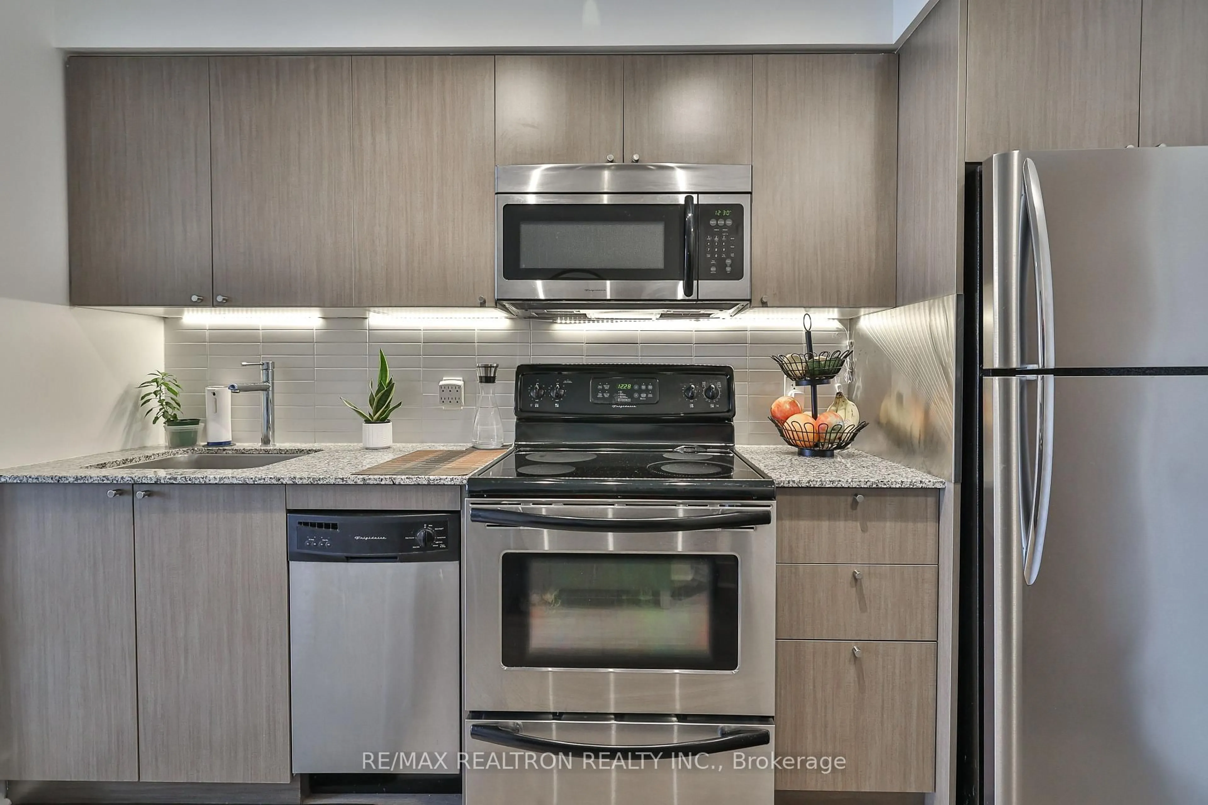 Standard kitchen, unknown for 23 Sheppard Ave #1505, Toronto Ontario M2N 0C8