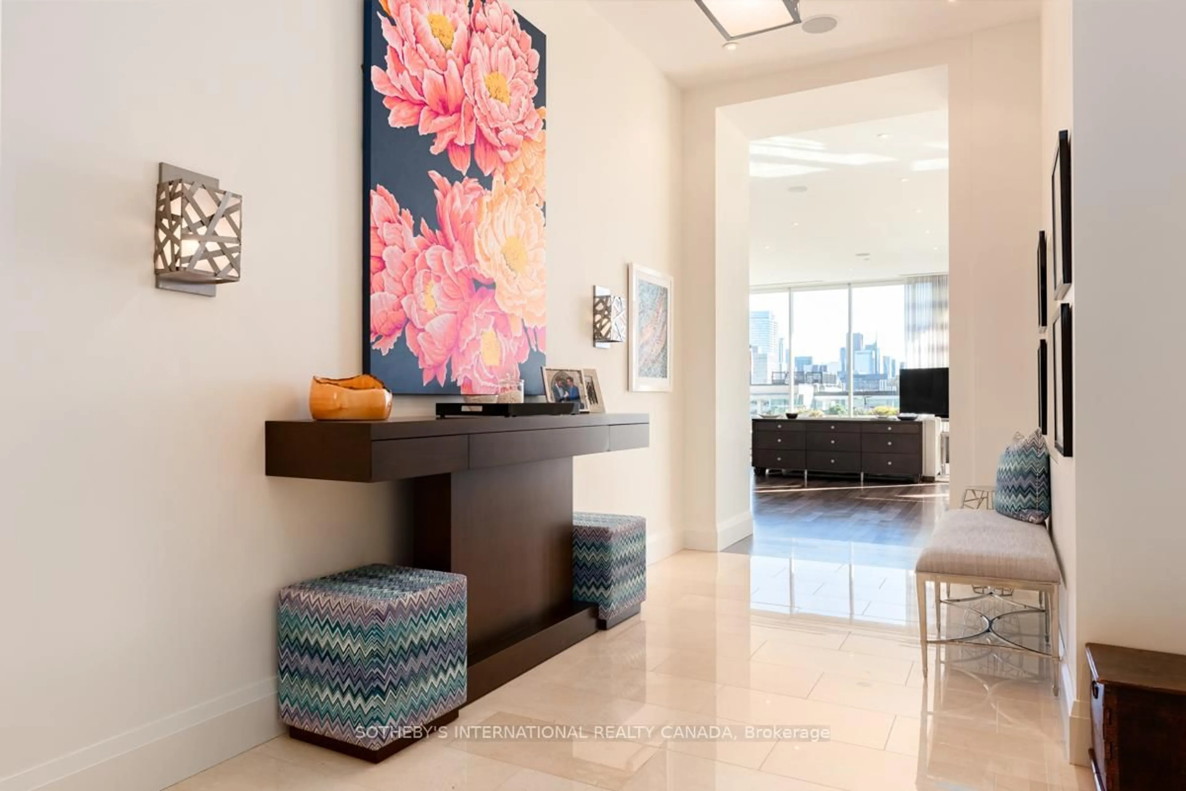 Indoor entryway for 155 Cumberland St #1201, Toronto Ontario M5R 1A2