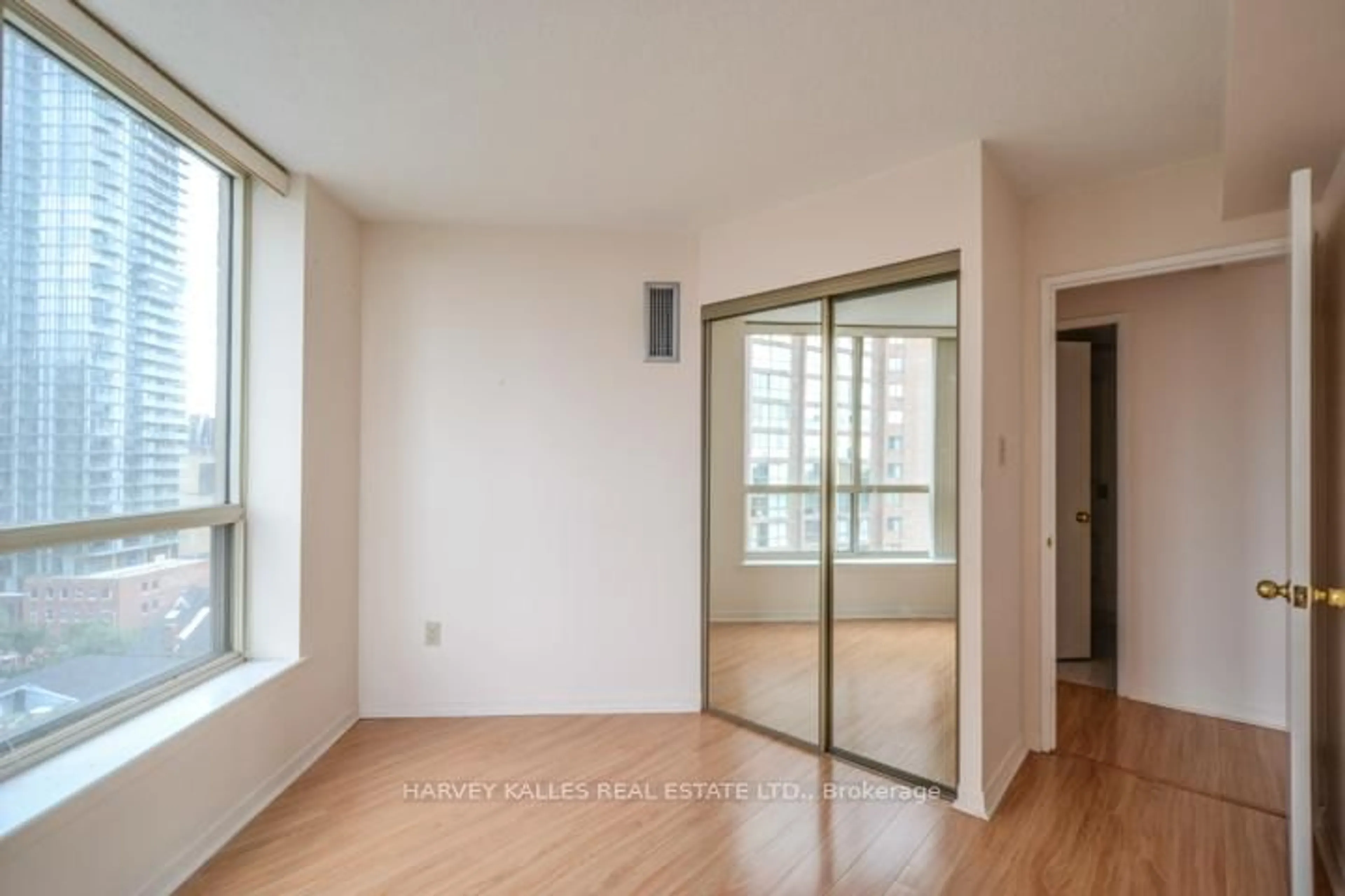 A pic of a room for 44 St Joseph St #1103, Toronto Ontario M4Y 2W4