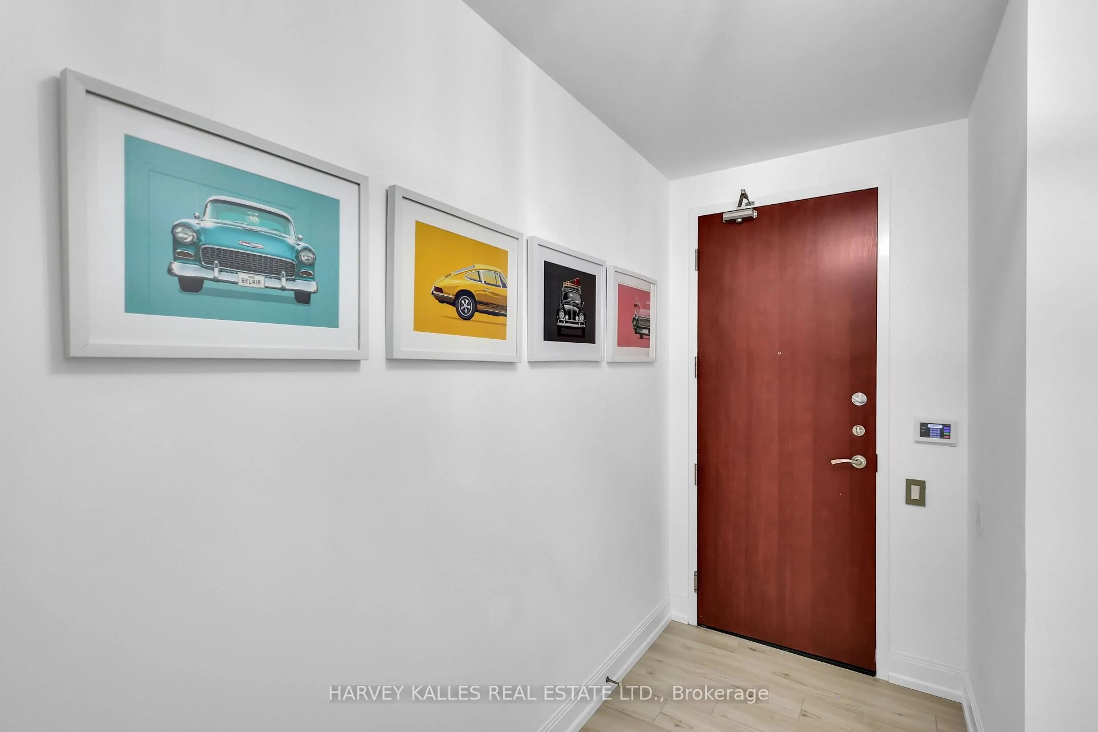 Indoor foyer for 2181 Yonge St #510, Toronto Ontario M4S 3H7