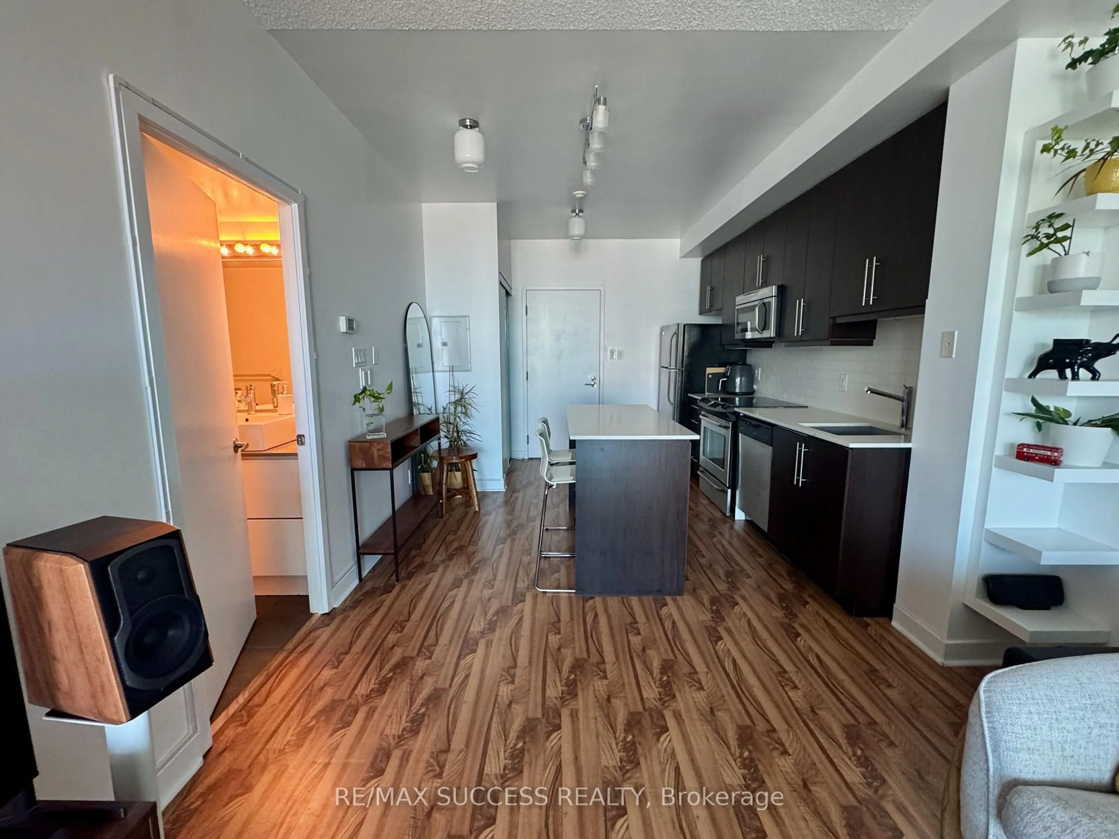 Open concept kitchen, unknown for 1171 Queen St #1605, Toronto Ontario M6J 0A5