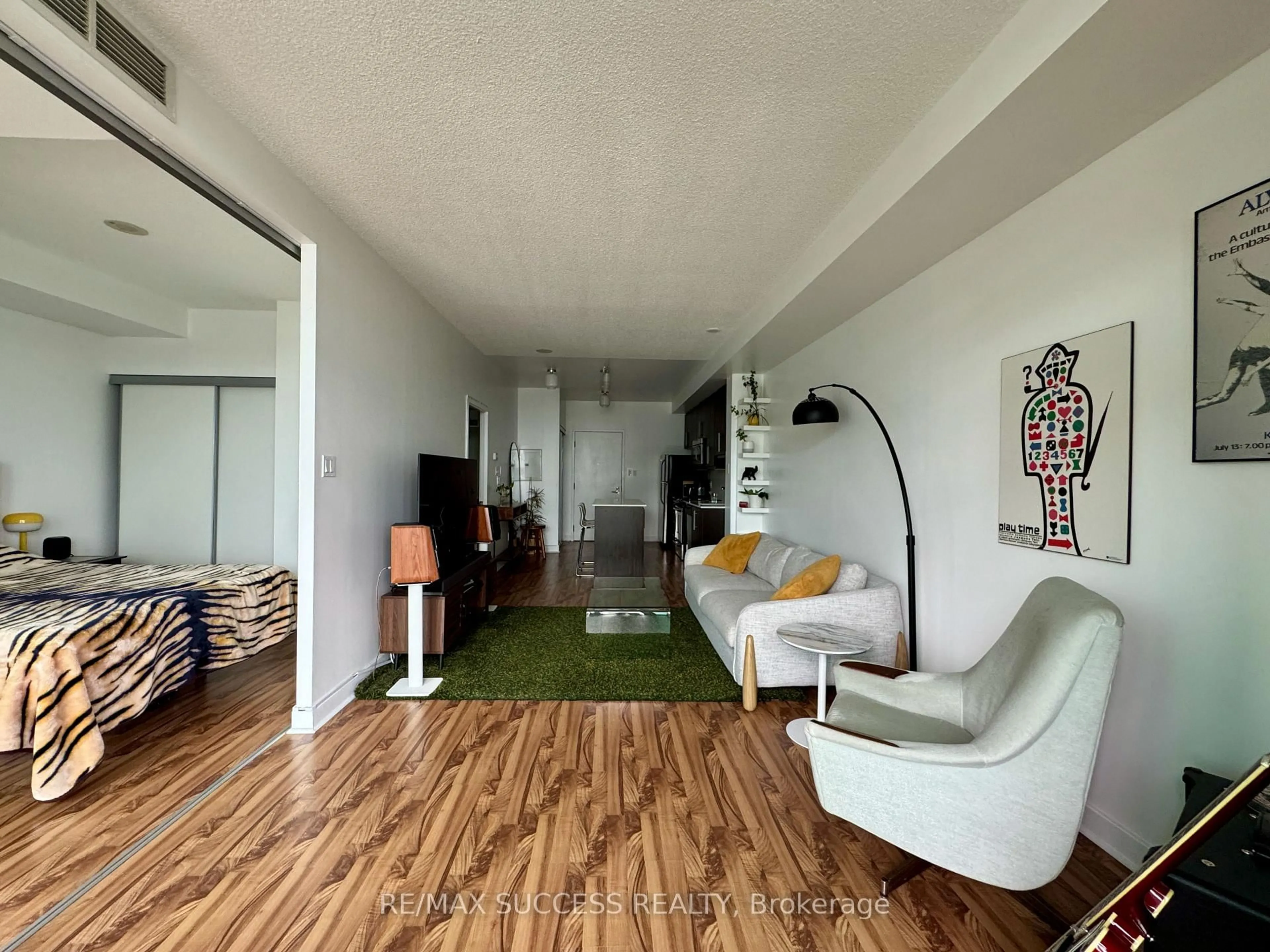 Unknown for 1171 Queen St #1605, Toronto Ontario M6J 0A5