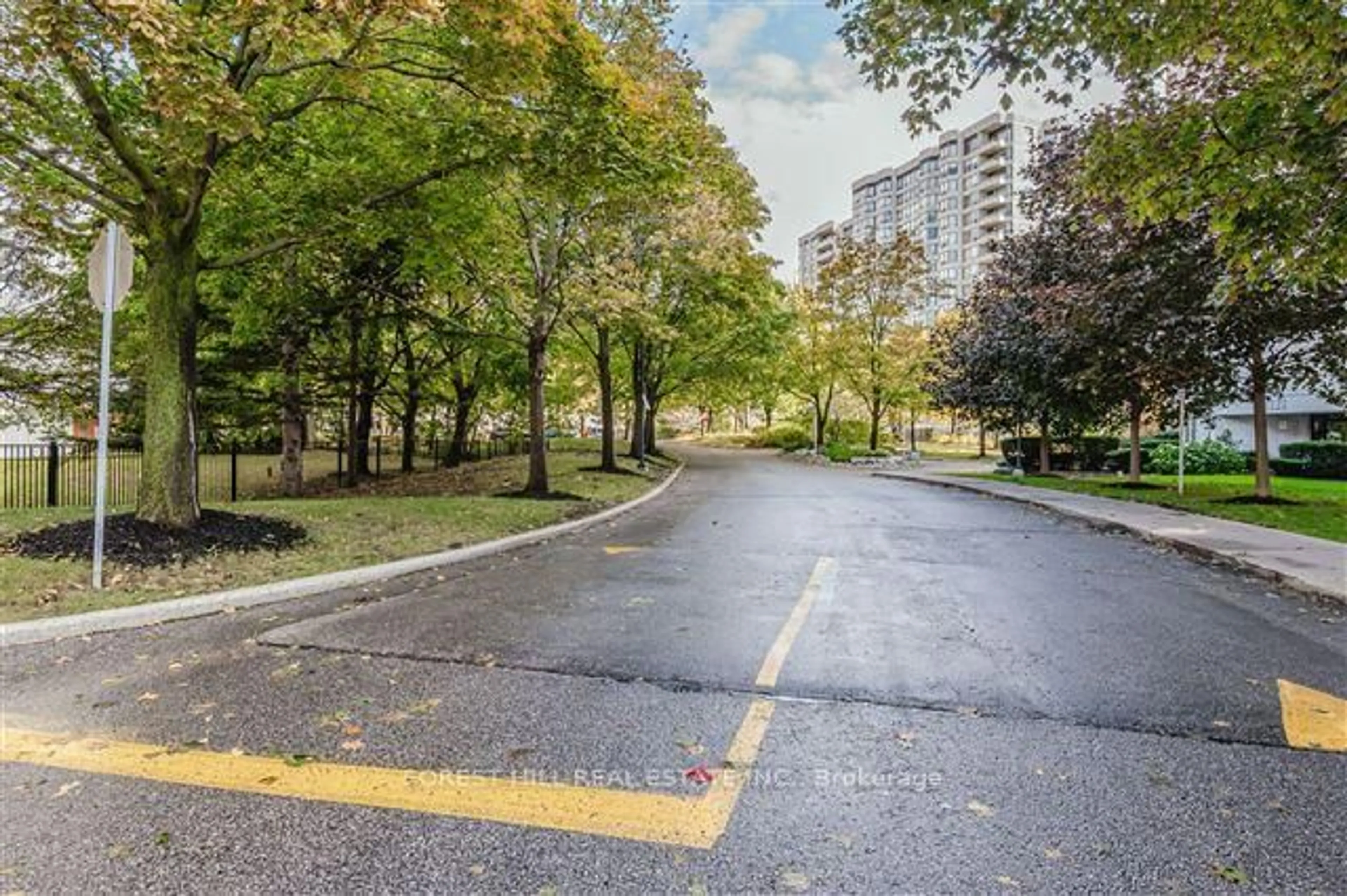 Patio, street for 1131 Steeles Ave #Ph103, Toronto Ontario M2R 3W8