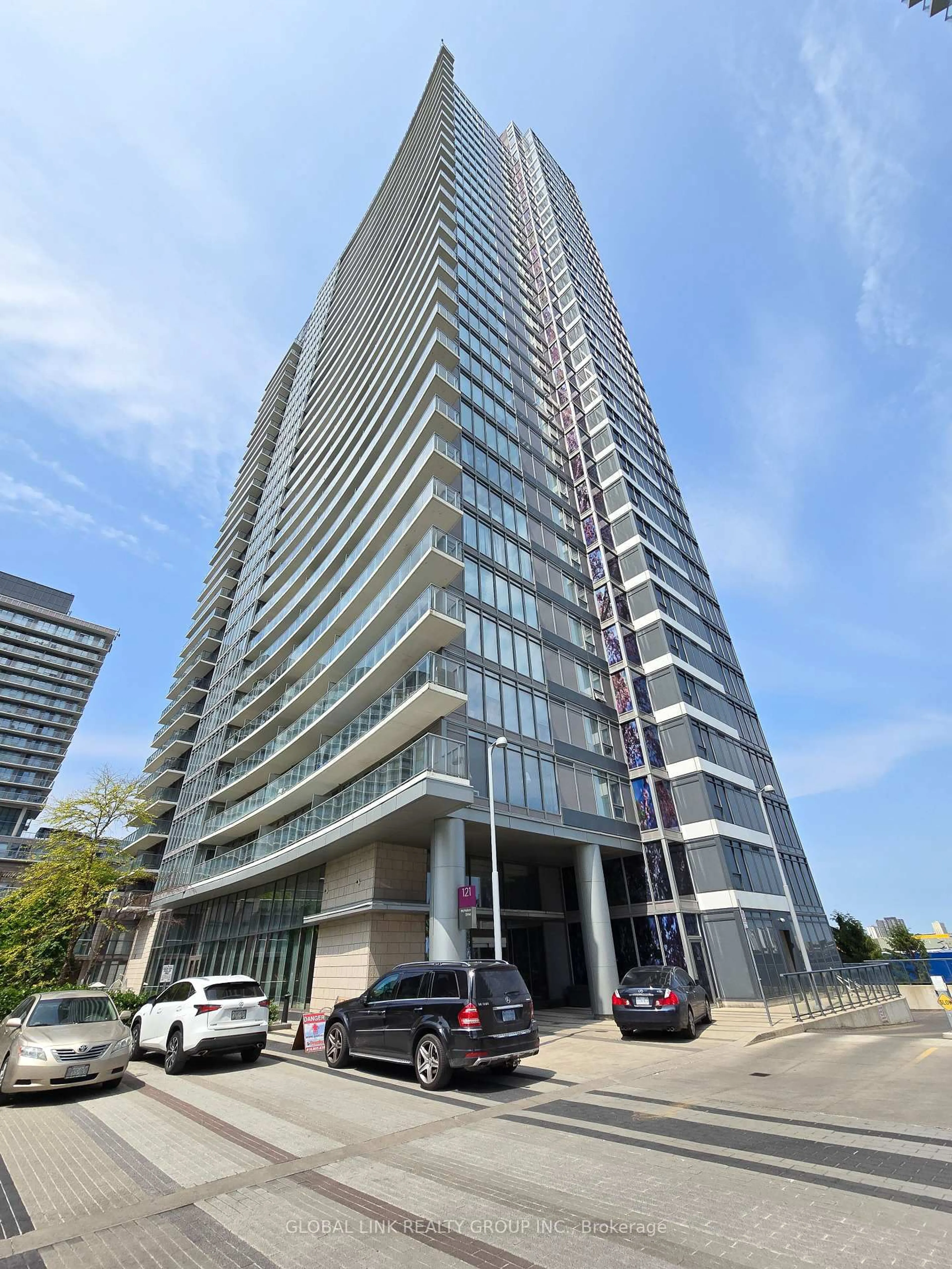 Indoor foyer for 121 Mcmahon Dr #915, Toronto Ontario M2K 0C1