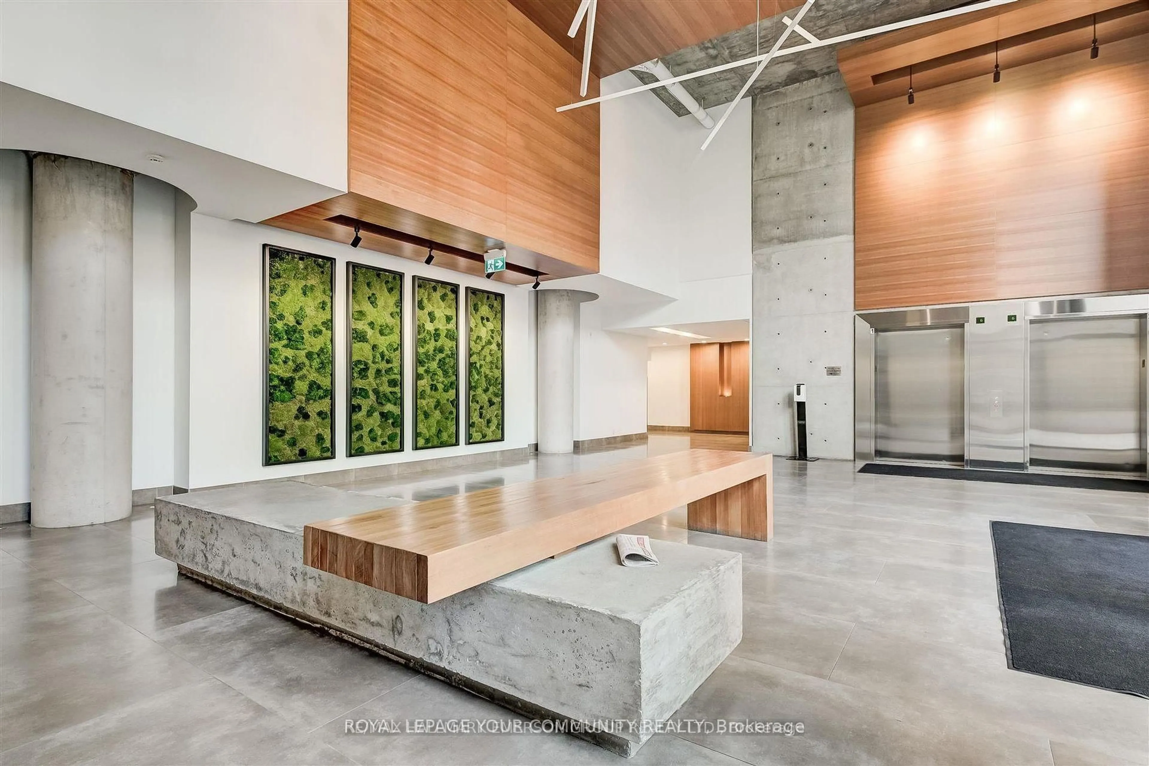 Indoor foyer for 10 Morrison St #608, Toronto Ontario L5V 2T8