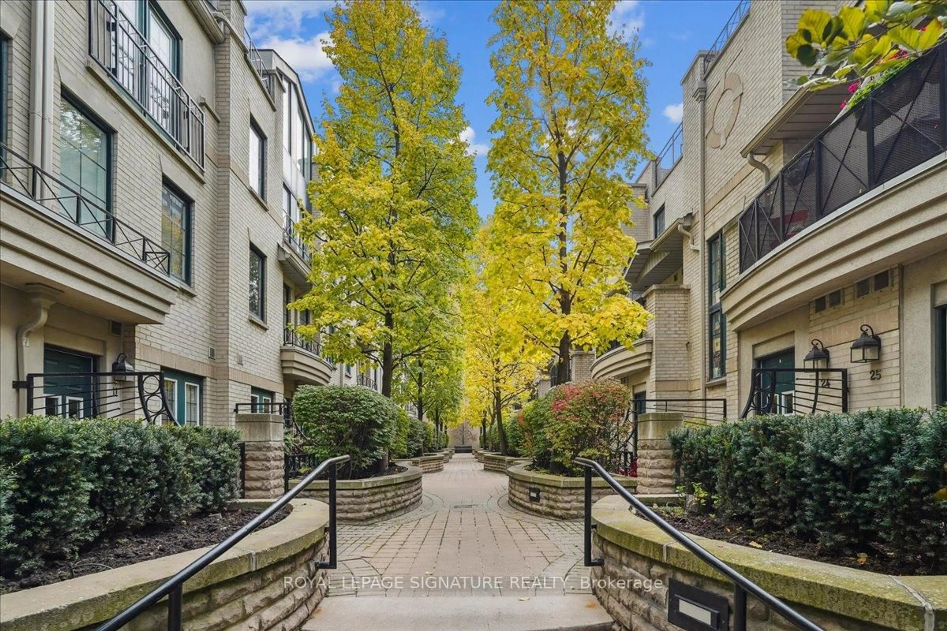 Patio, street for 1 Baxter St #6, Toronto Ontario M4W 3W1