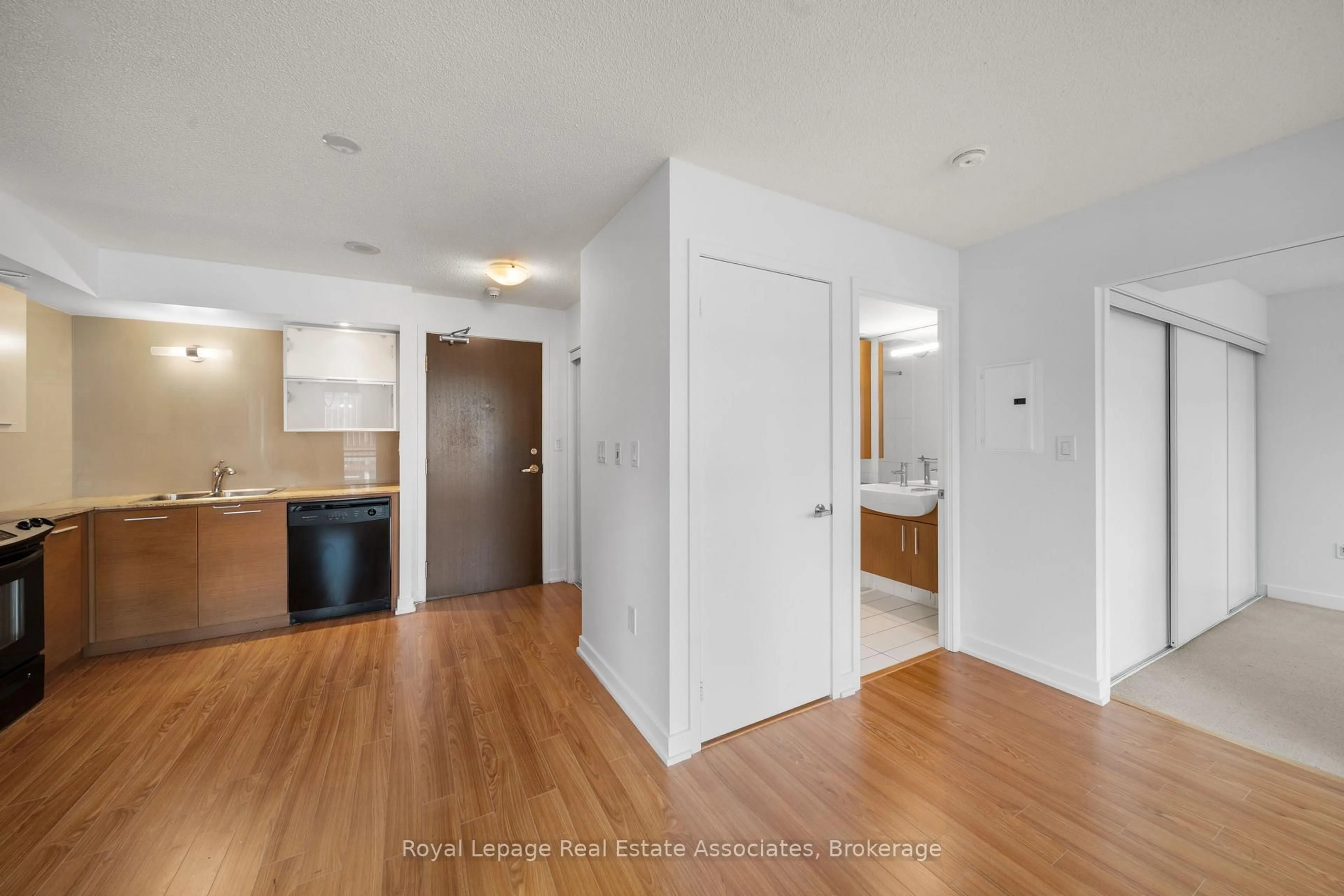 Unknown for 8 Telegram Mews #518, Toronto Ontario M5V 3Z5