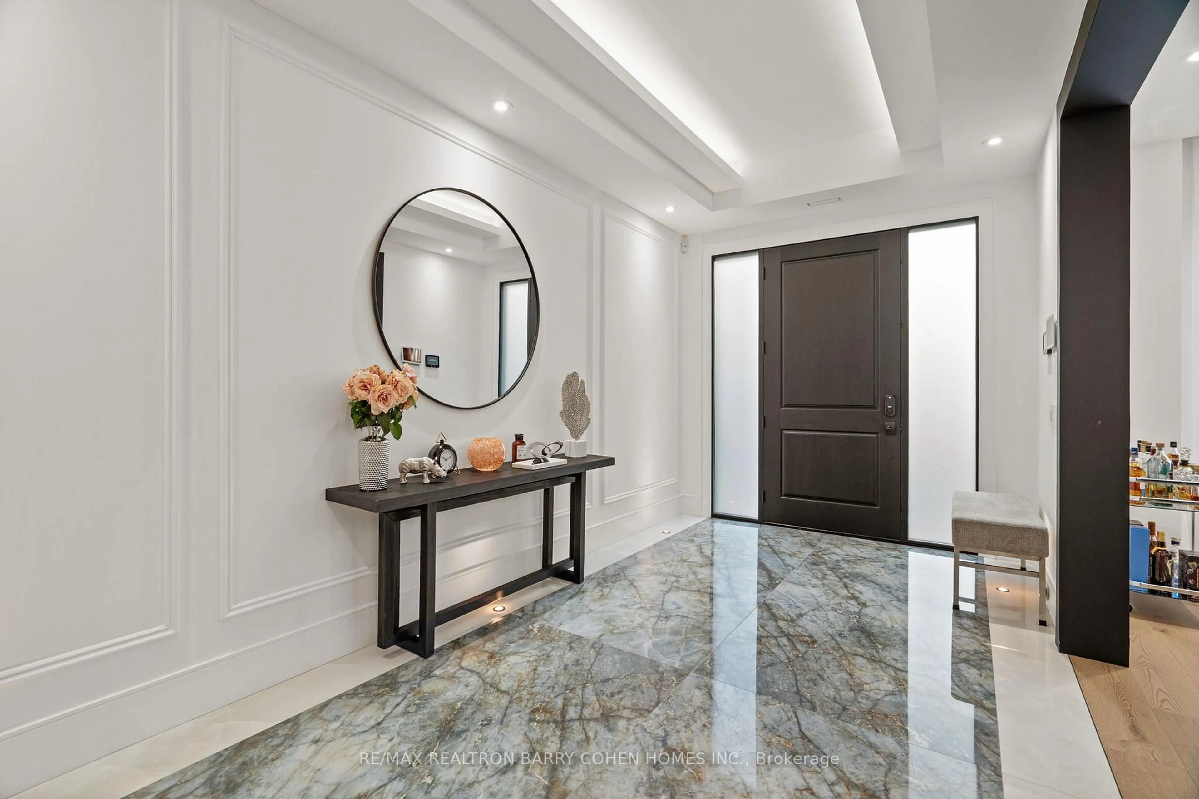 Indoor foyer for 165 Leacrest Rd, Toronto Ontario M4G 1E7