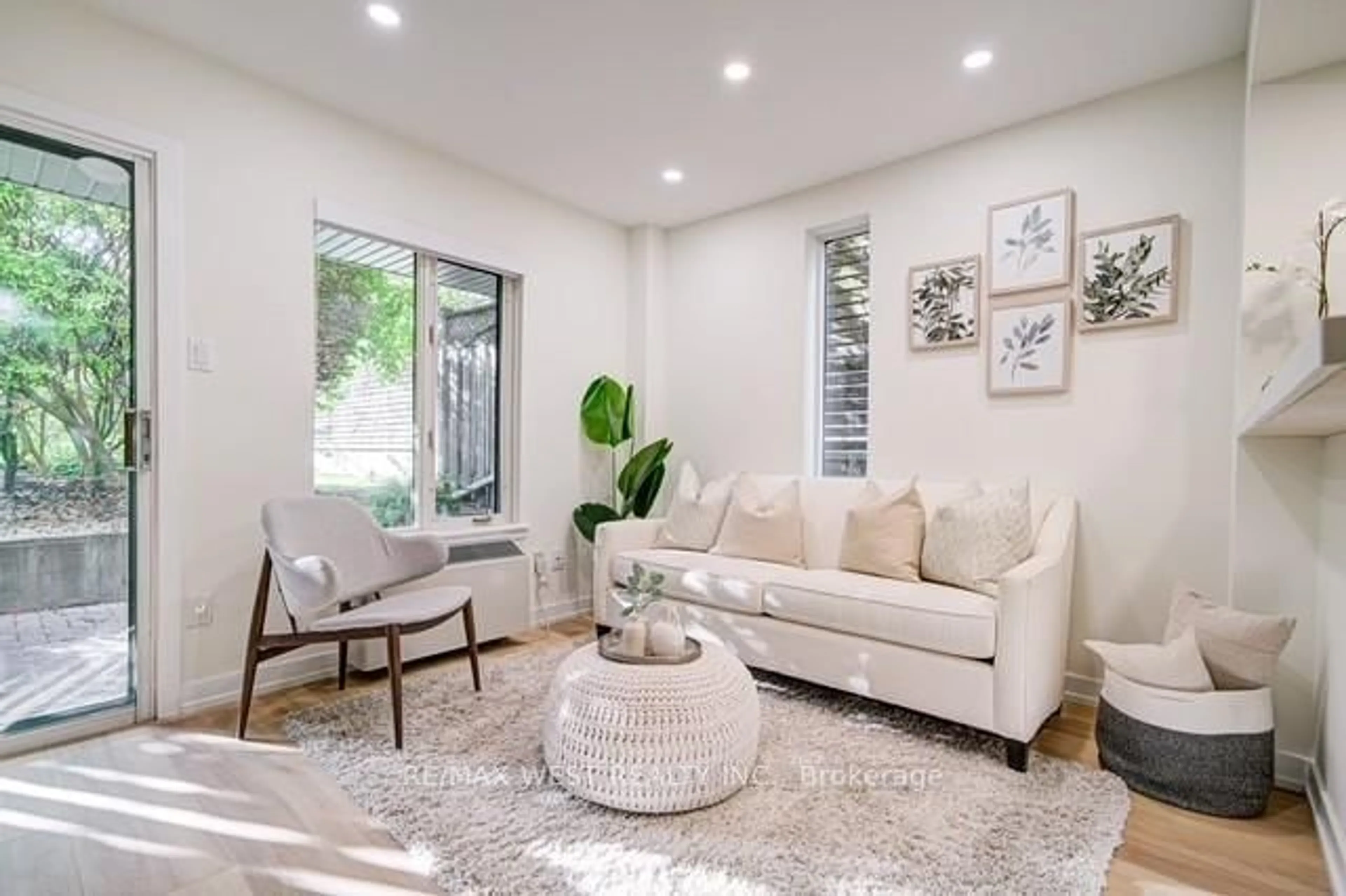 Living room with furniture, unknown for 801 King St ##12 B, Toronto Ontario M5V 3C9