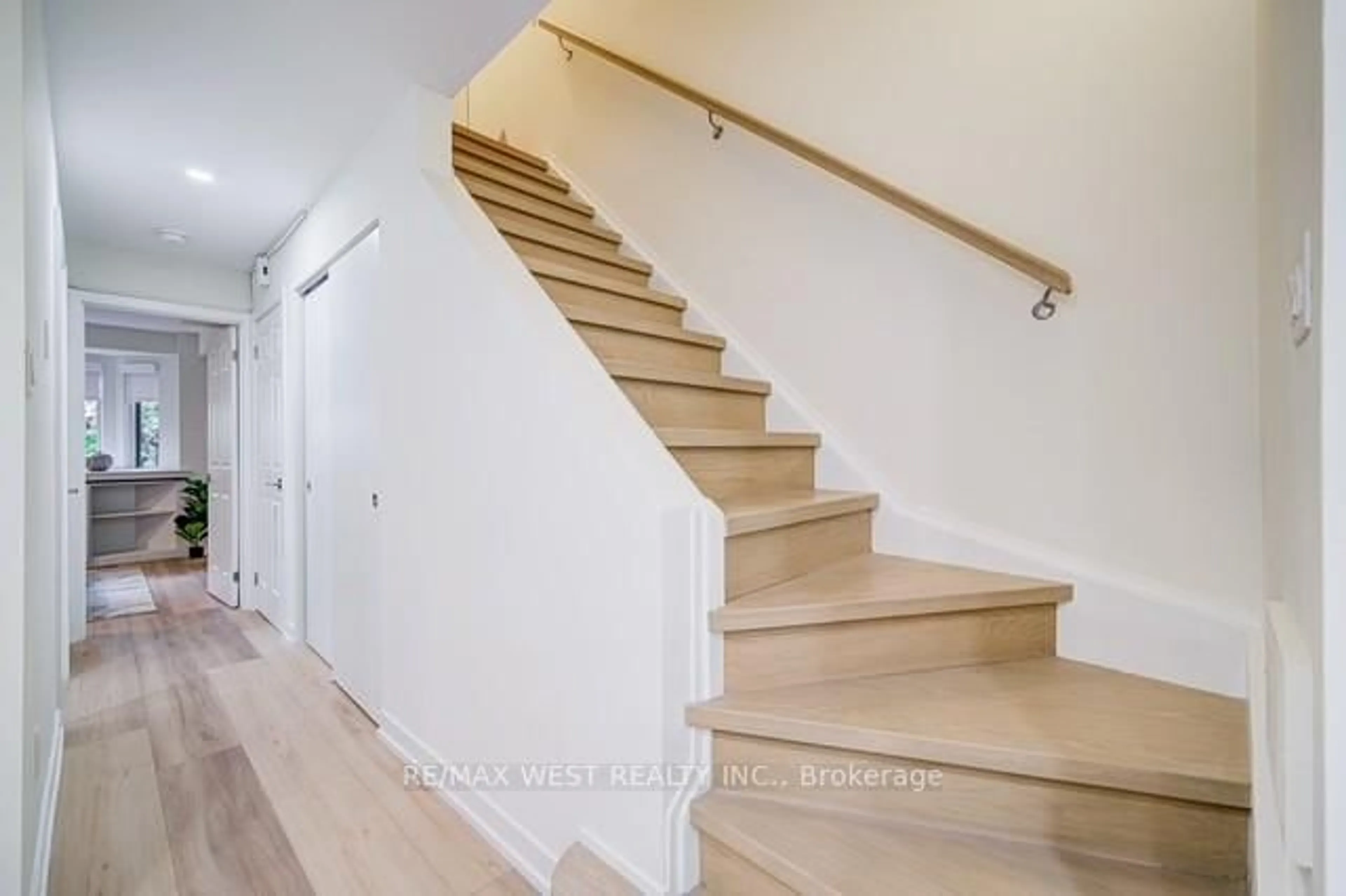 Stairs for 801 King St ##12 B, Toronto Ontario M5V 3C9