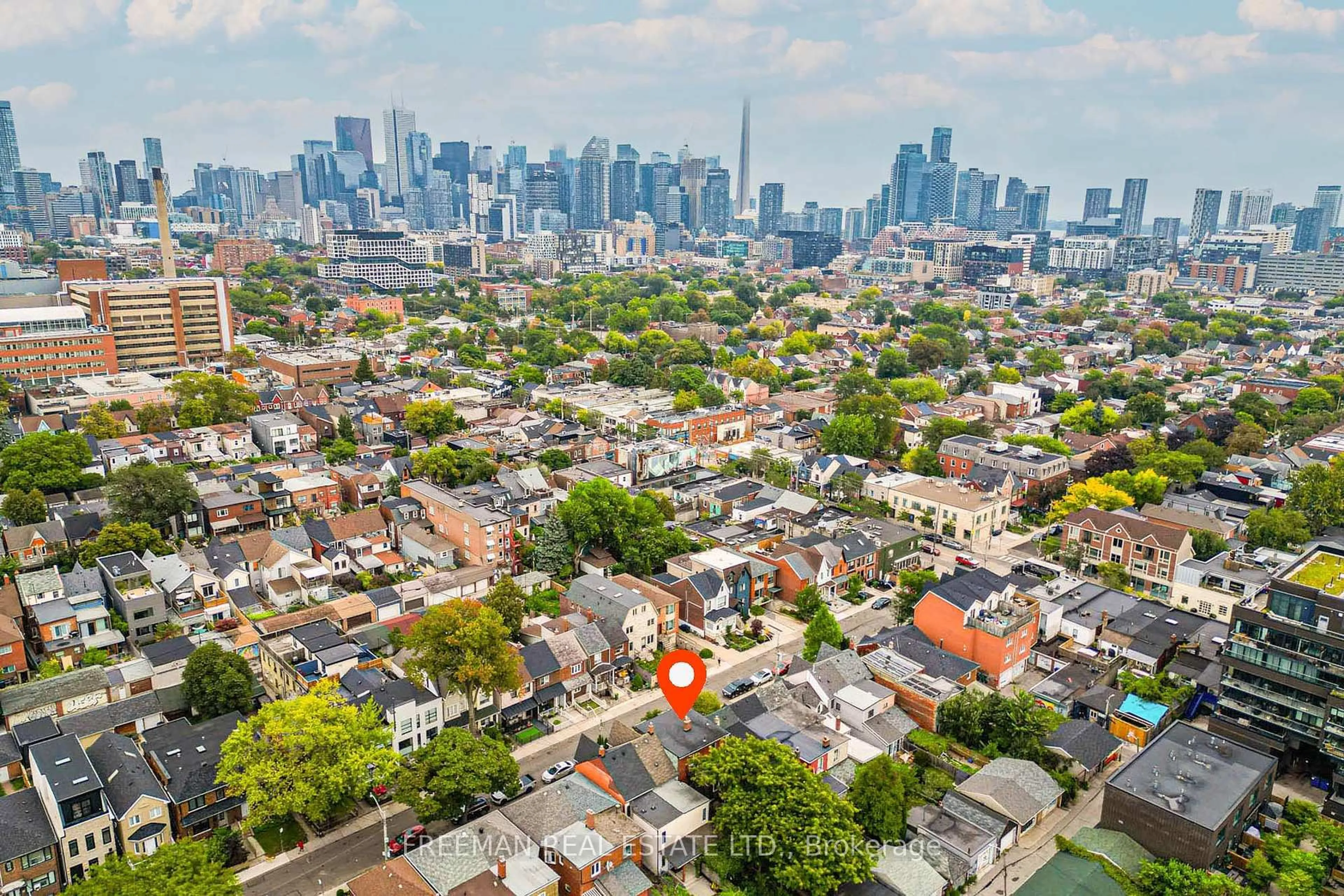 A pic from outside/outdoor area/front of a property/back of a property/a pic from drone, city buildings view from balcony for 246 Euclid Ave, Toronto Ontario M6J 2K2