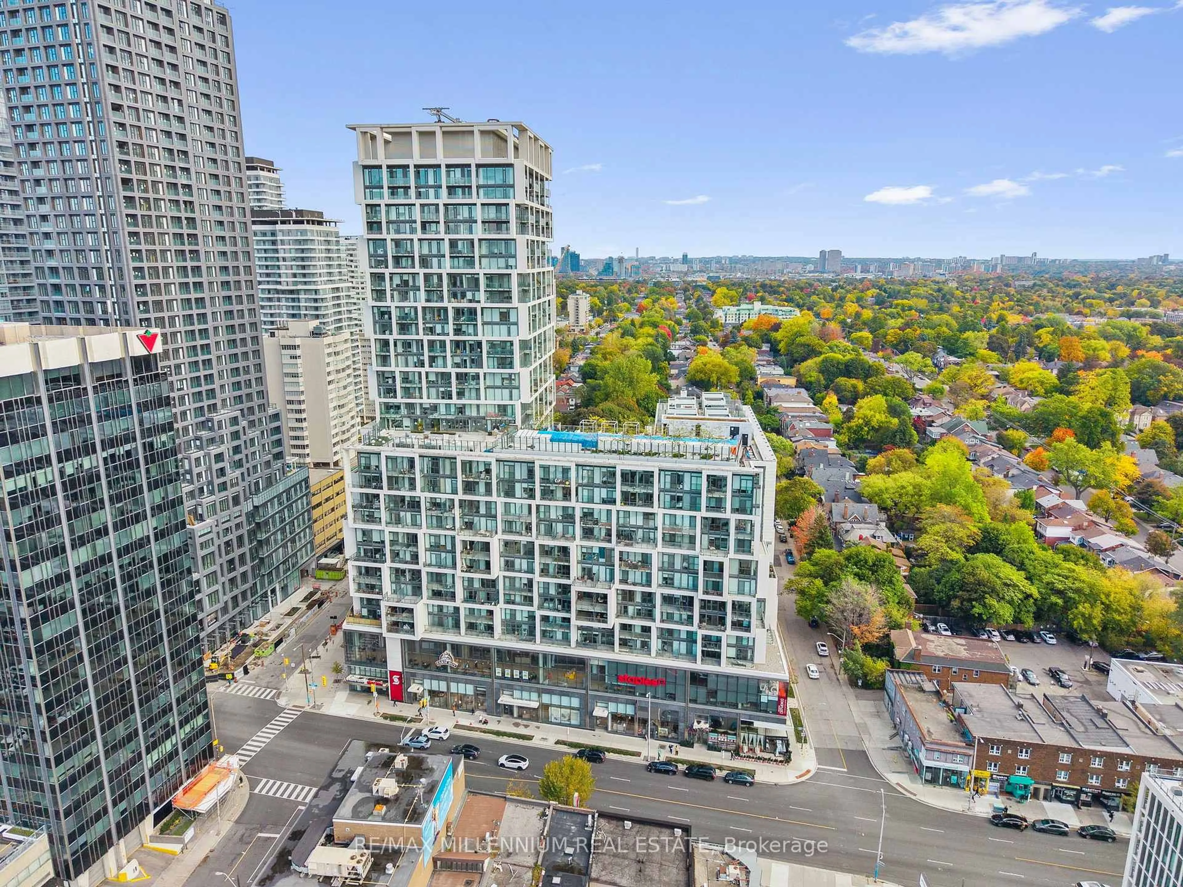 A pic from outside/outdoor area/front of a property/back of a property/a pic from drone, city buildings view from balcony for 5 Soudan Ave #802, Toronto Ontario M4S 0B1