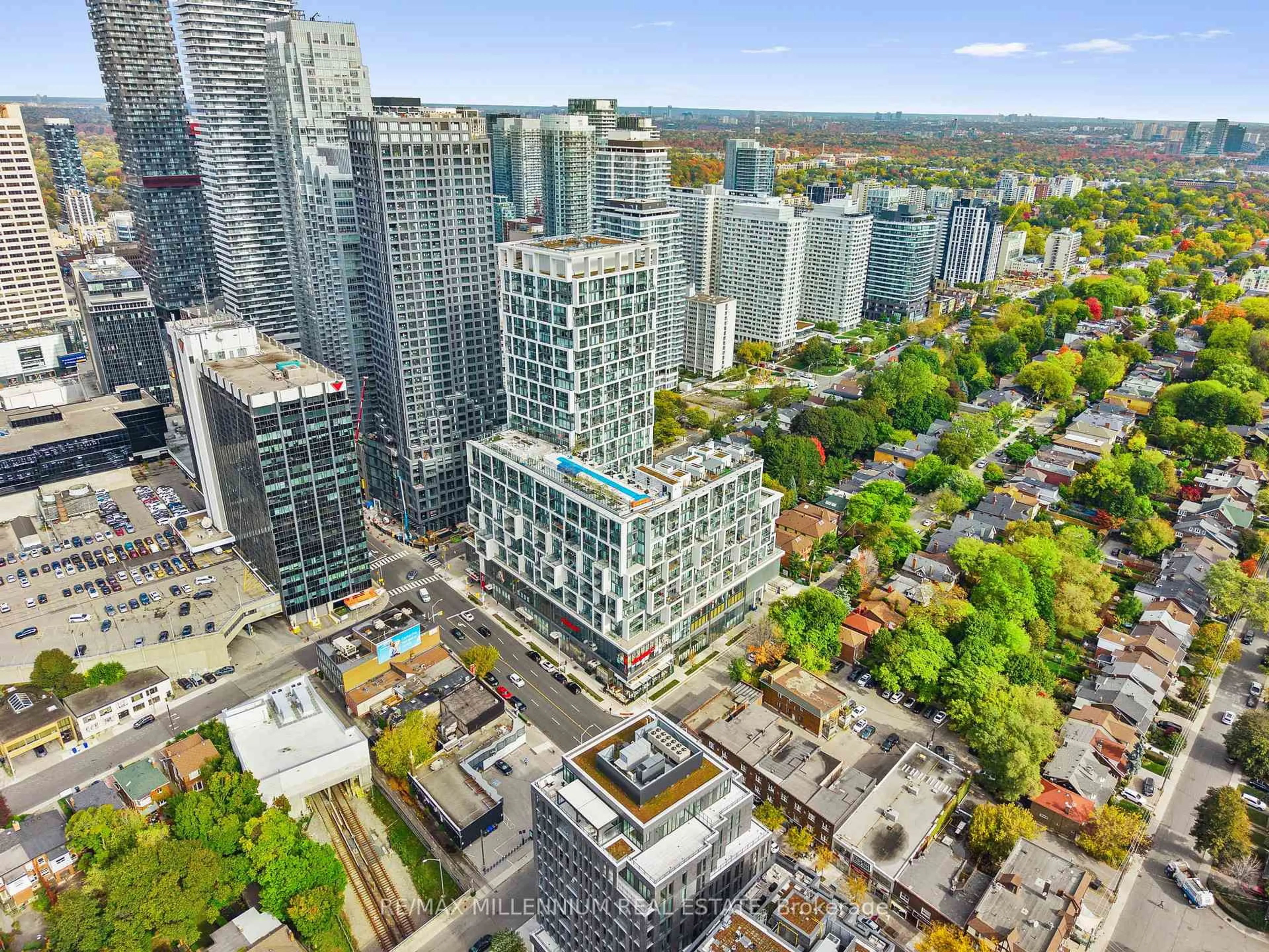A pic from outside/outdoor area/front of a property/back of a property/a pic from drone, city buildings view from balcony for 5 Soudan Ave #802, Toronto Ontario M4S 0B1