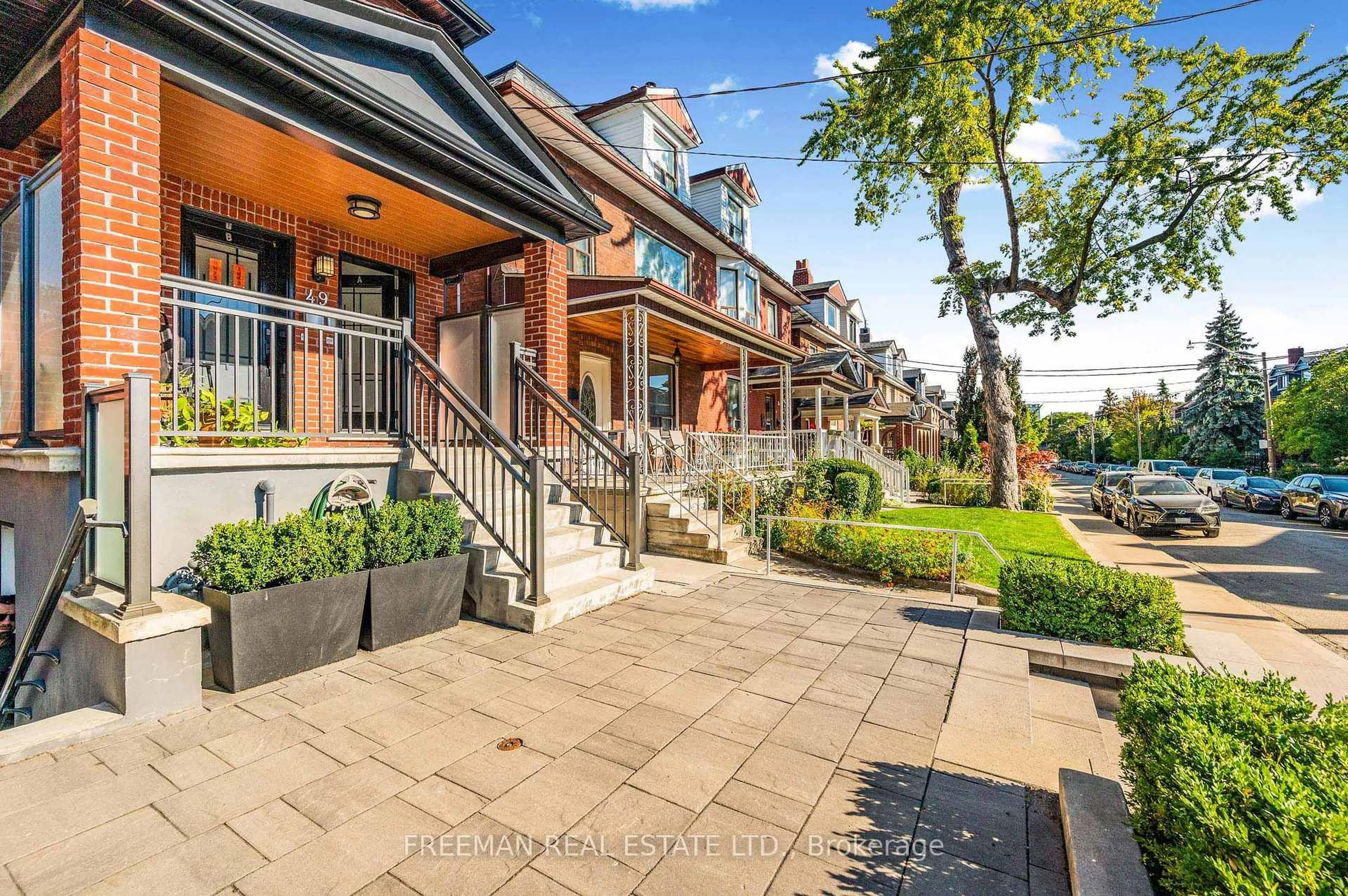 Patio, street for 49 Beatrice St, Toronto Ontario M6J 2T2