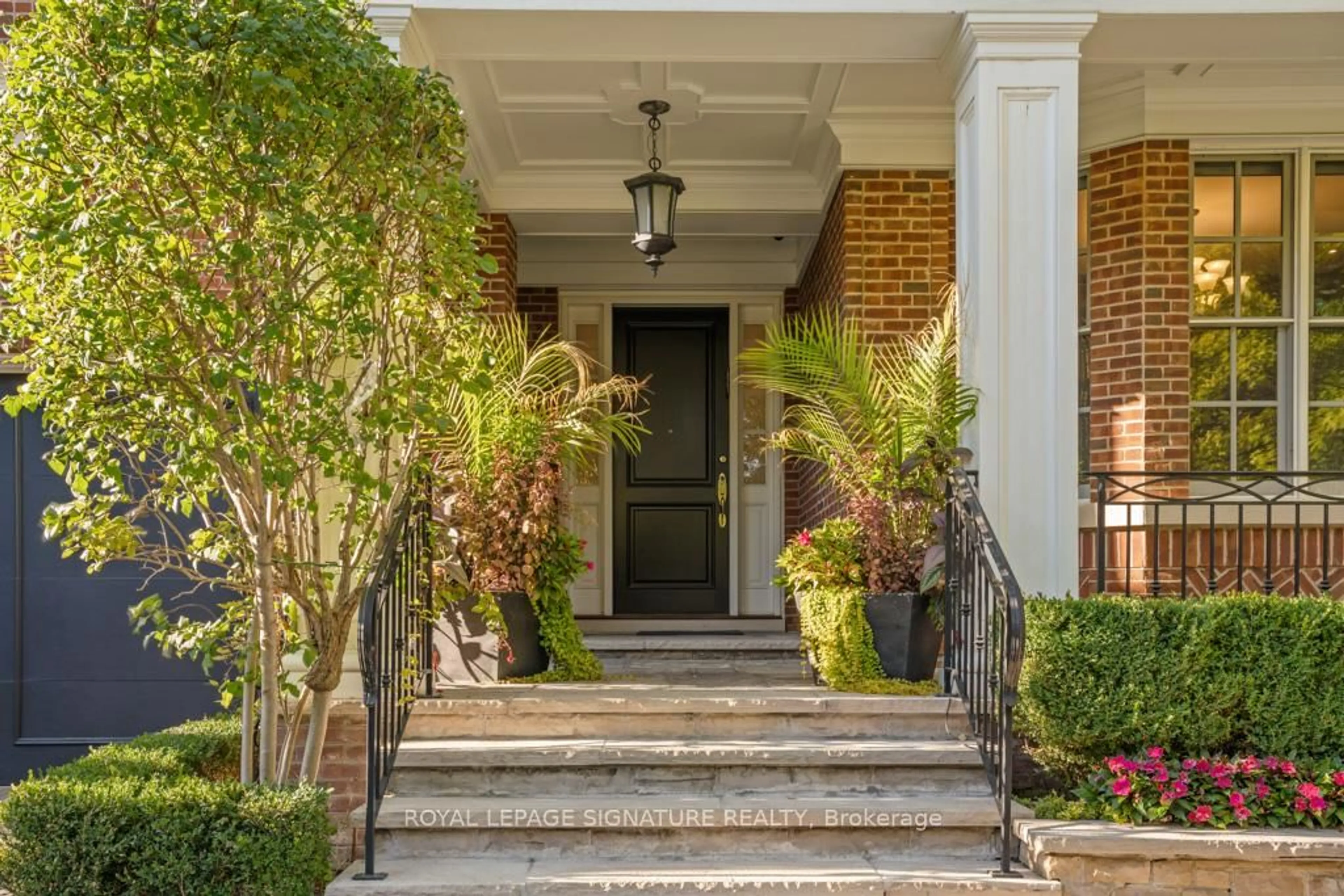 Indoor entryway for 428 Glengrove Ave, Toronto Ontario M5N 1X2