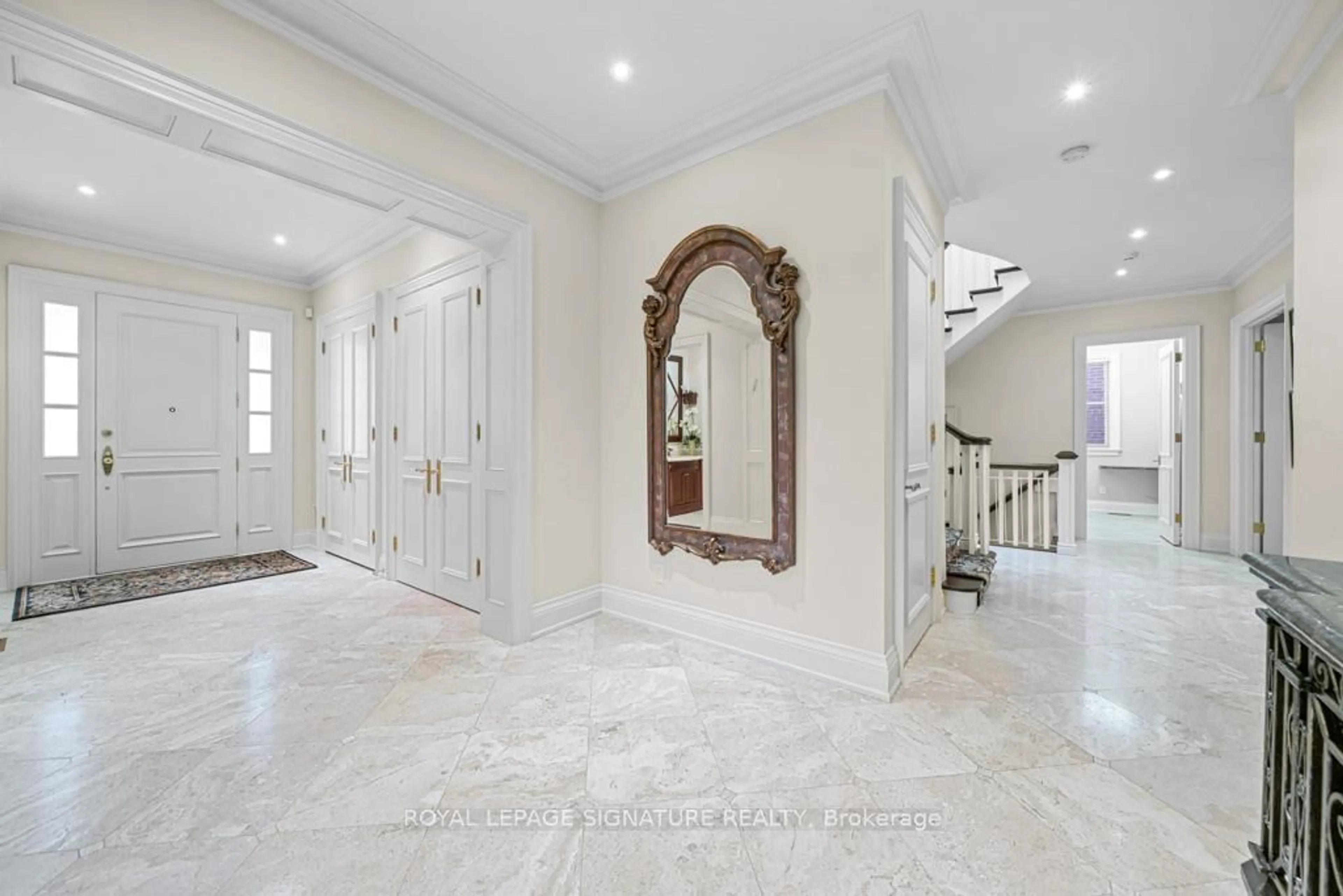Indoor entryway for 428 Glengrove Ave, Toronto Ontario M5N 1X2