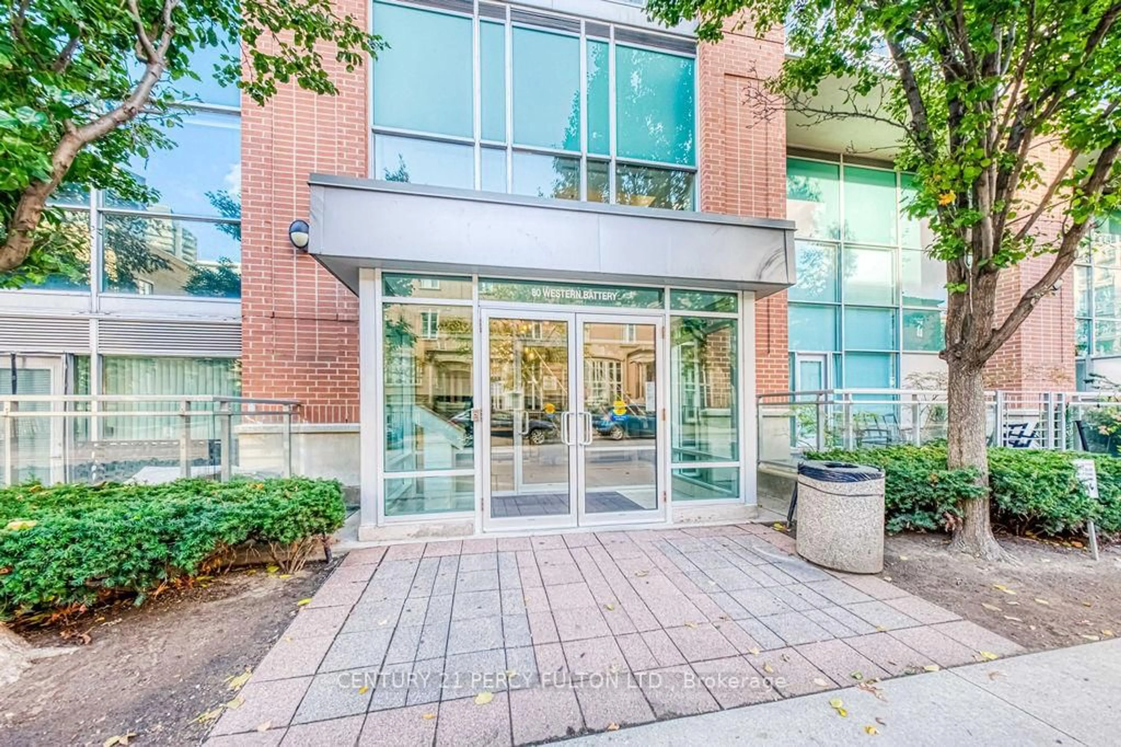 Indoor foyer for 80 Western Battery Rd #411, Toronto Ontario M6K 3S1