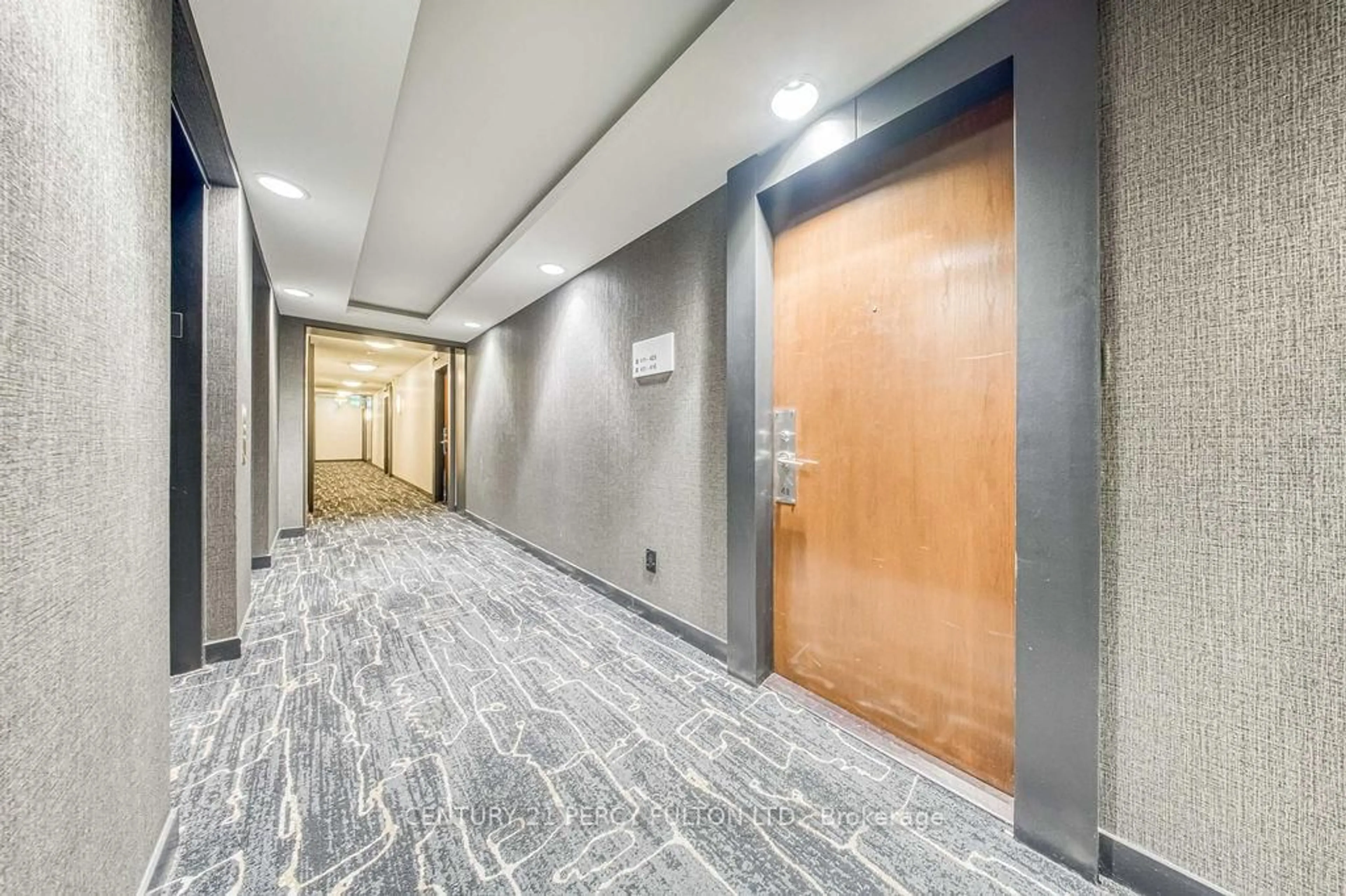 Indoor foyer for 80 Western Battery Rd #411, Toronto Ontario M6K 3S1