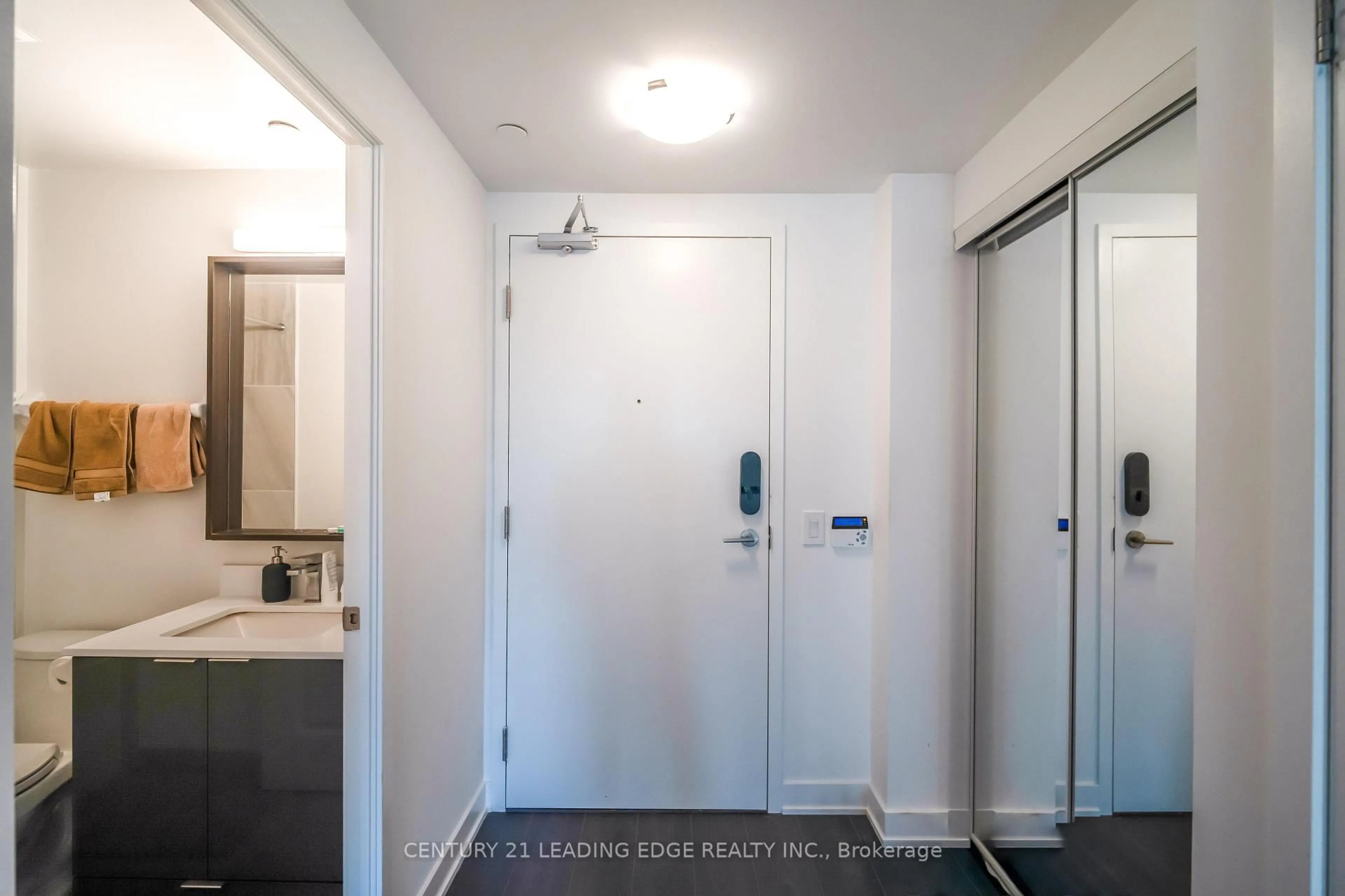 Indoor entryway for 543 RICHMOND St #712, Toronto Ontario M5V 0W9