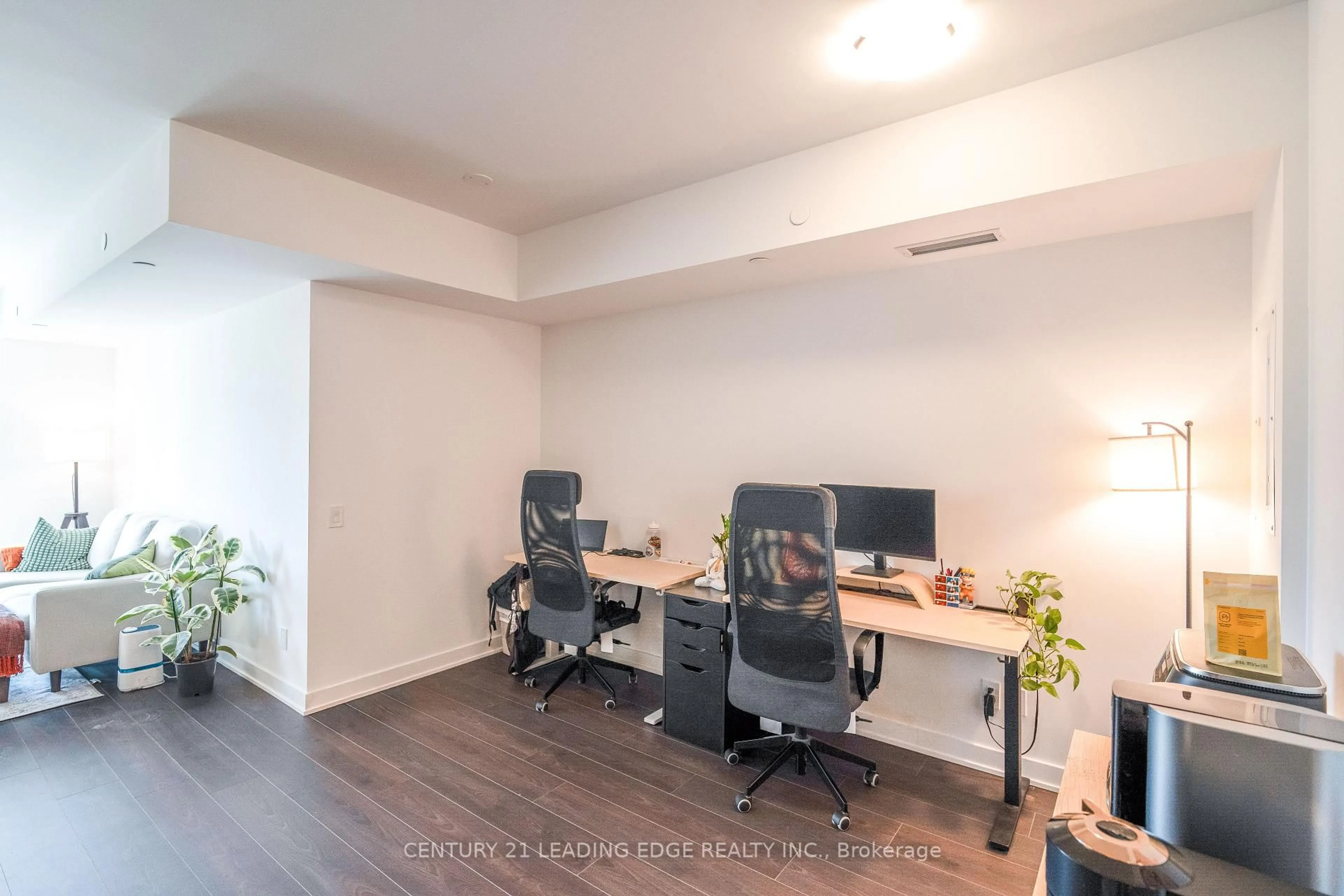 A pic of a room for 543 RICHMOND St #712, Toronto Ontario M5V 0W9