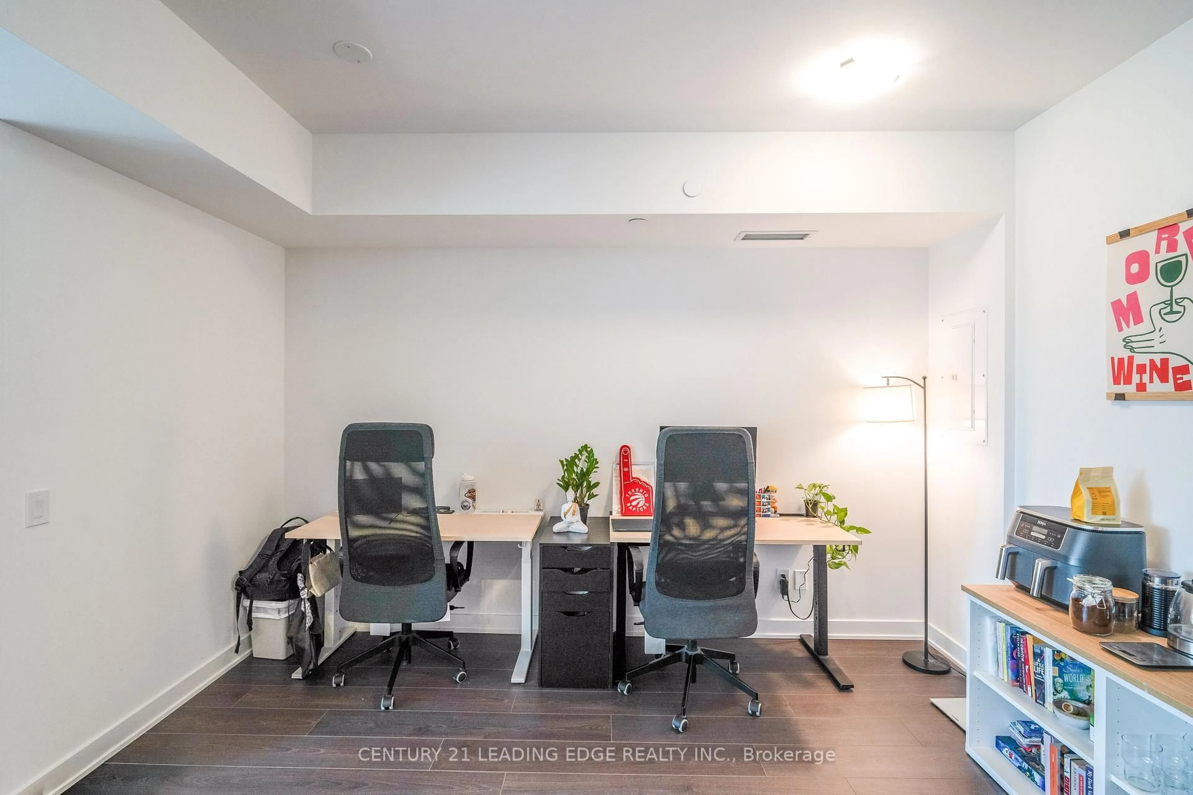 A pic of a room for 543 RICHMOND St #712, Toronto Ontario M5V 0W9