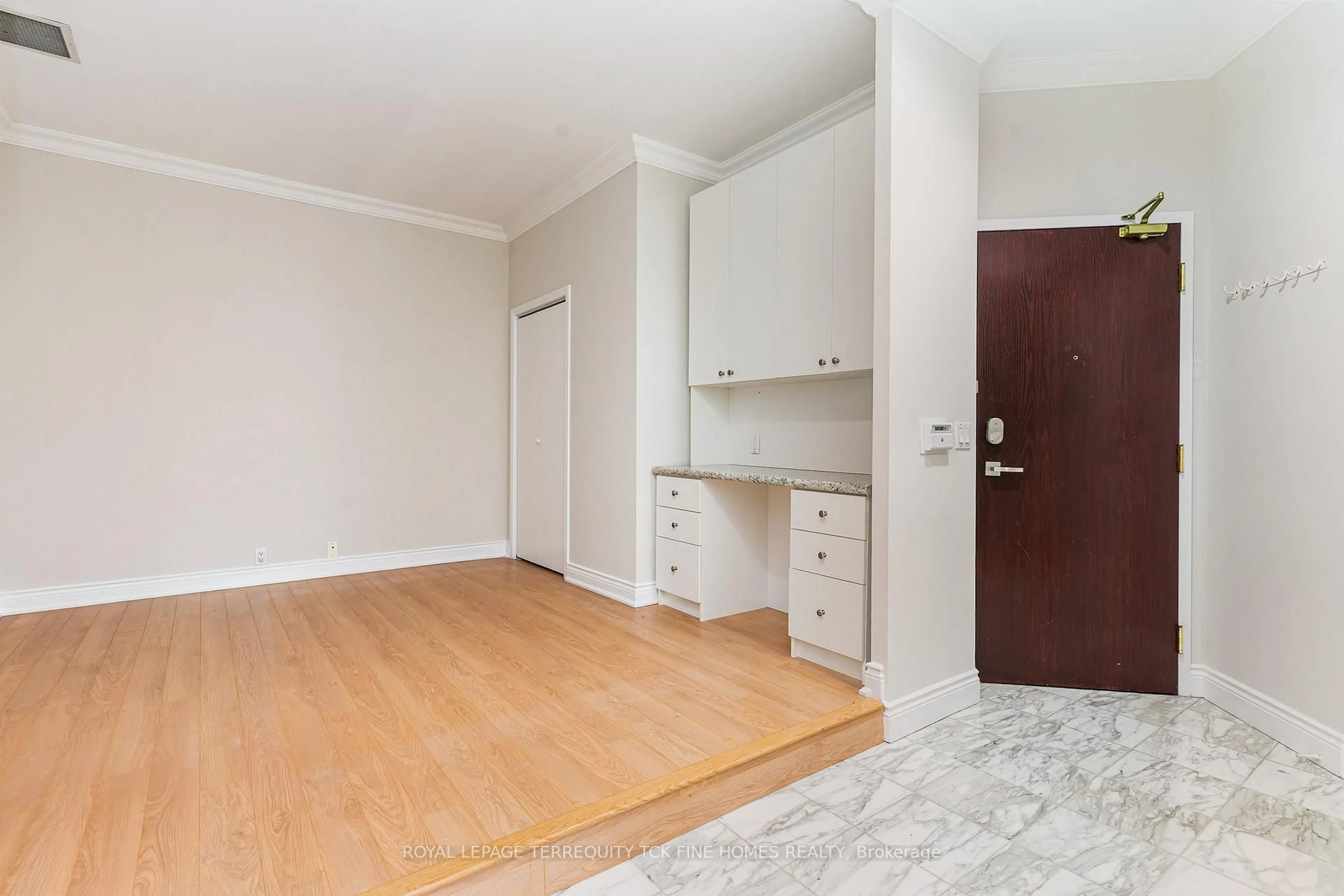 A pic of a room for 7 King St #2105, Toronto Ontario M5C 3C5