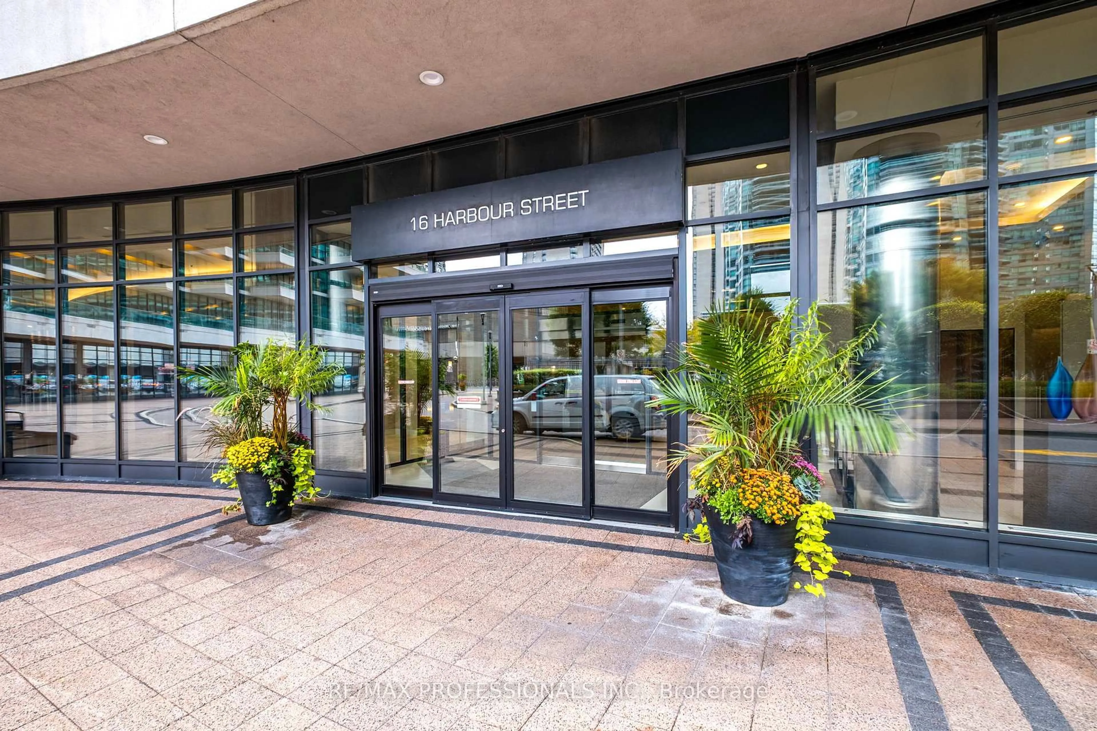 Indoor foyer for 16 Harbour St #5304, Toronto Ontario M5J 2Z7