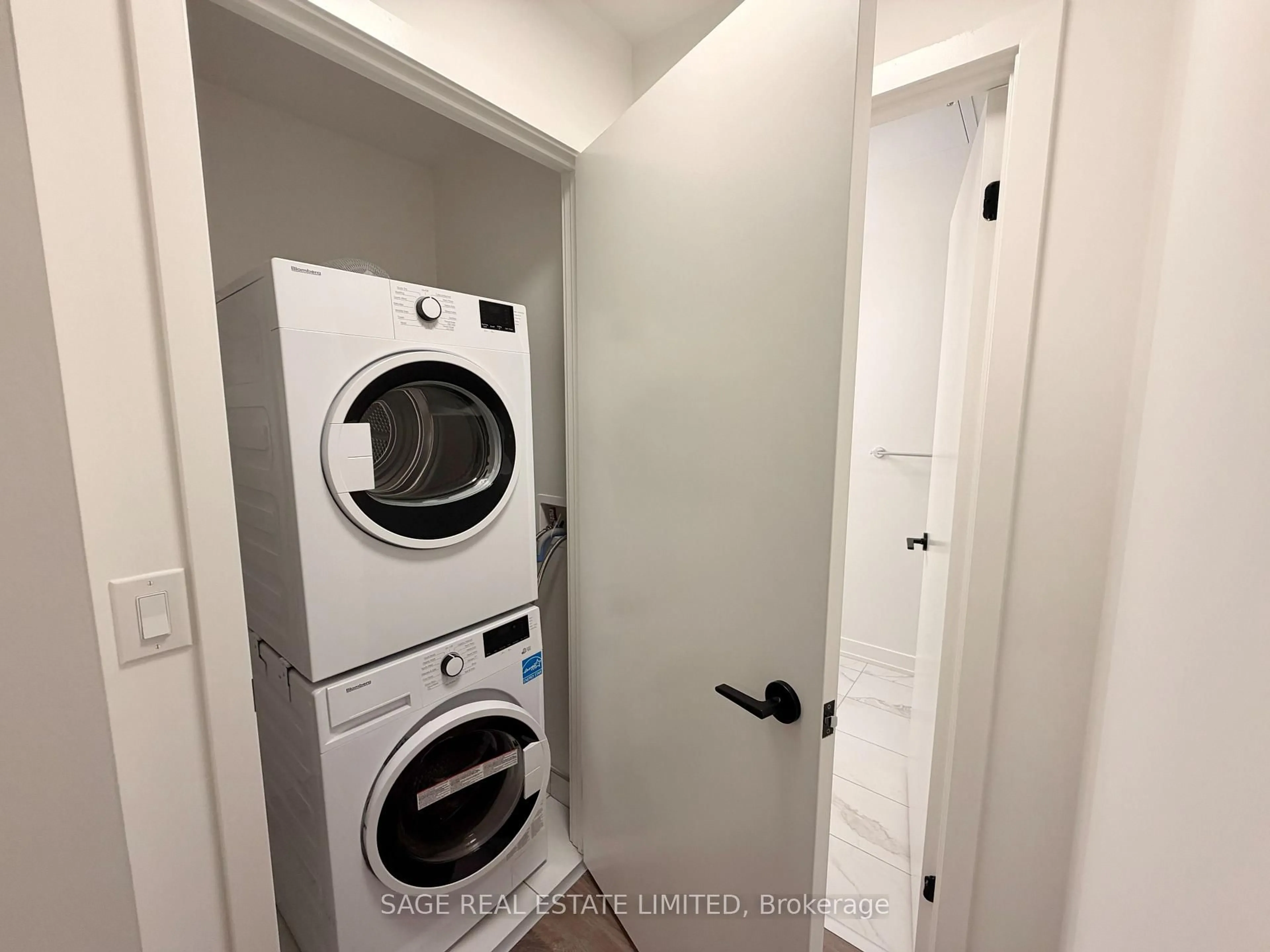 Laundry room for 123 Portland St #306, Toronto Ontario M5V 0V9