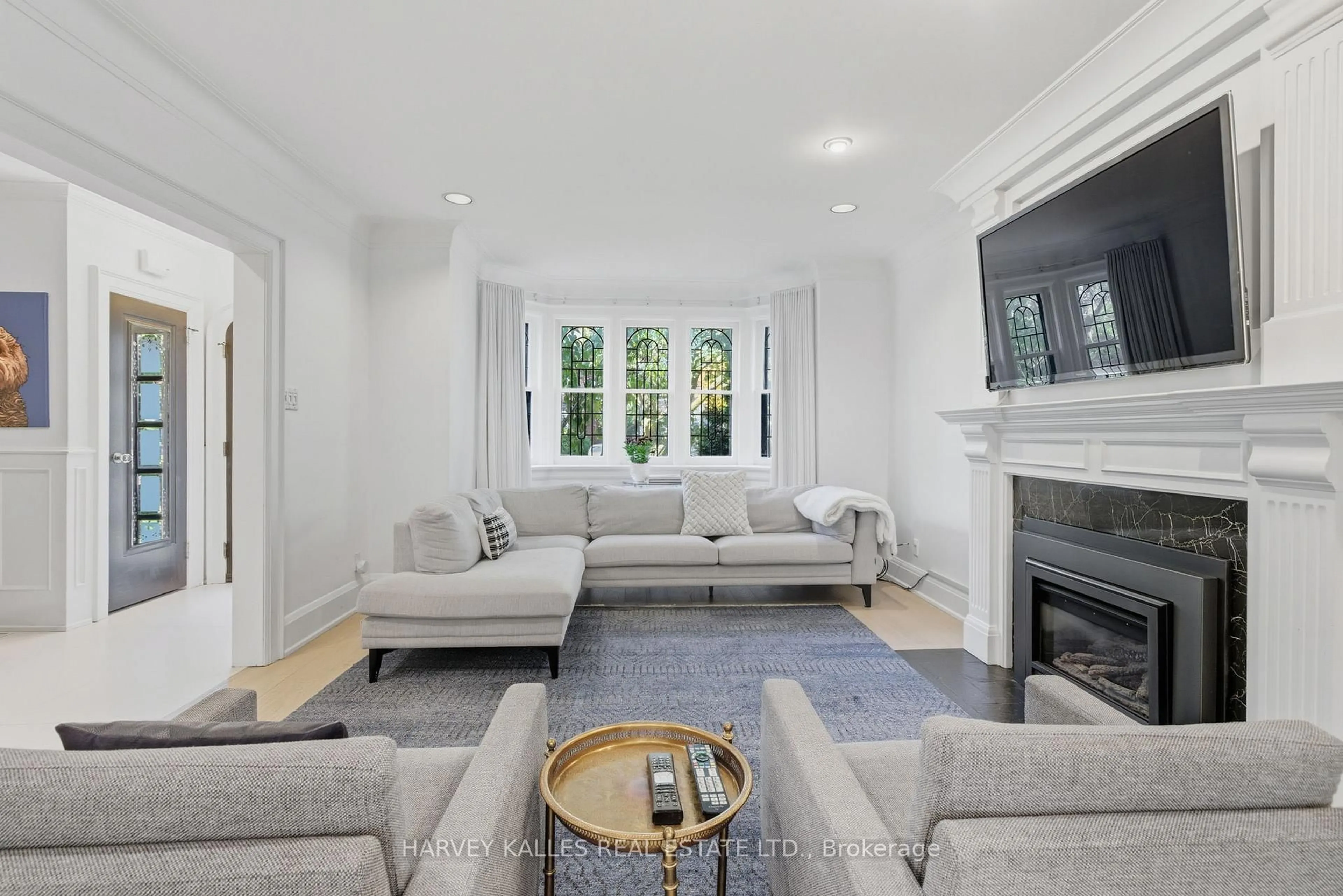 Living room with furniture, unknown for 29 Glenarden Rd, Toronto Ontario M6C 3K3