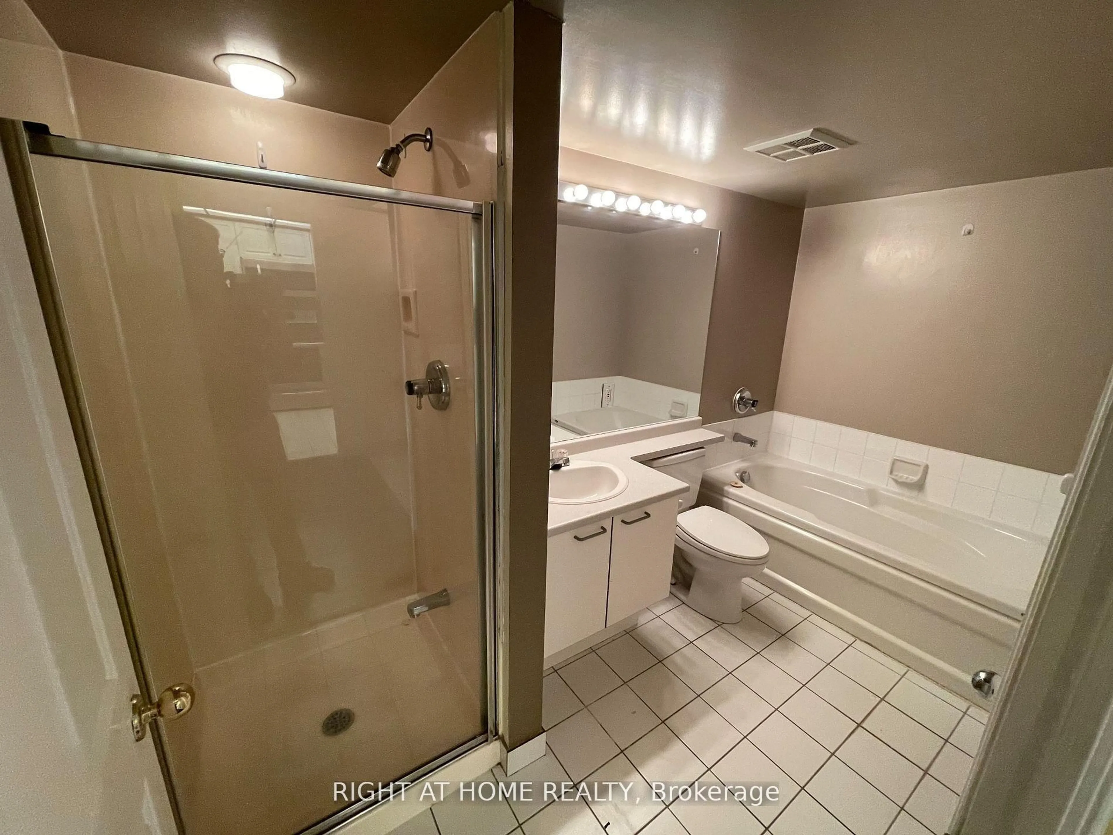 Standard bathroom, unknown for 28 HOLLYWOOD Ave #1205, Toronto Ontario M2N 6S4