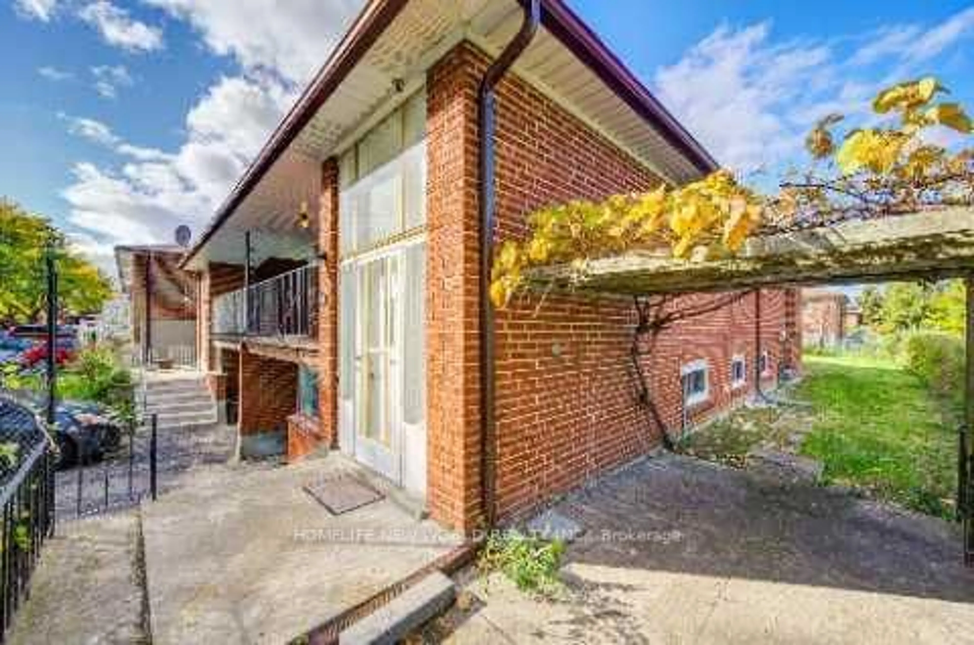 Home with brick exterior material, building for 86 Tuscarora Dr, Toronto Ontario M2H 2K3