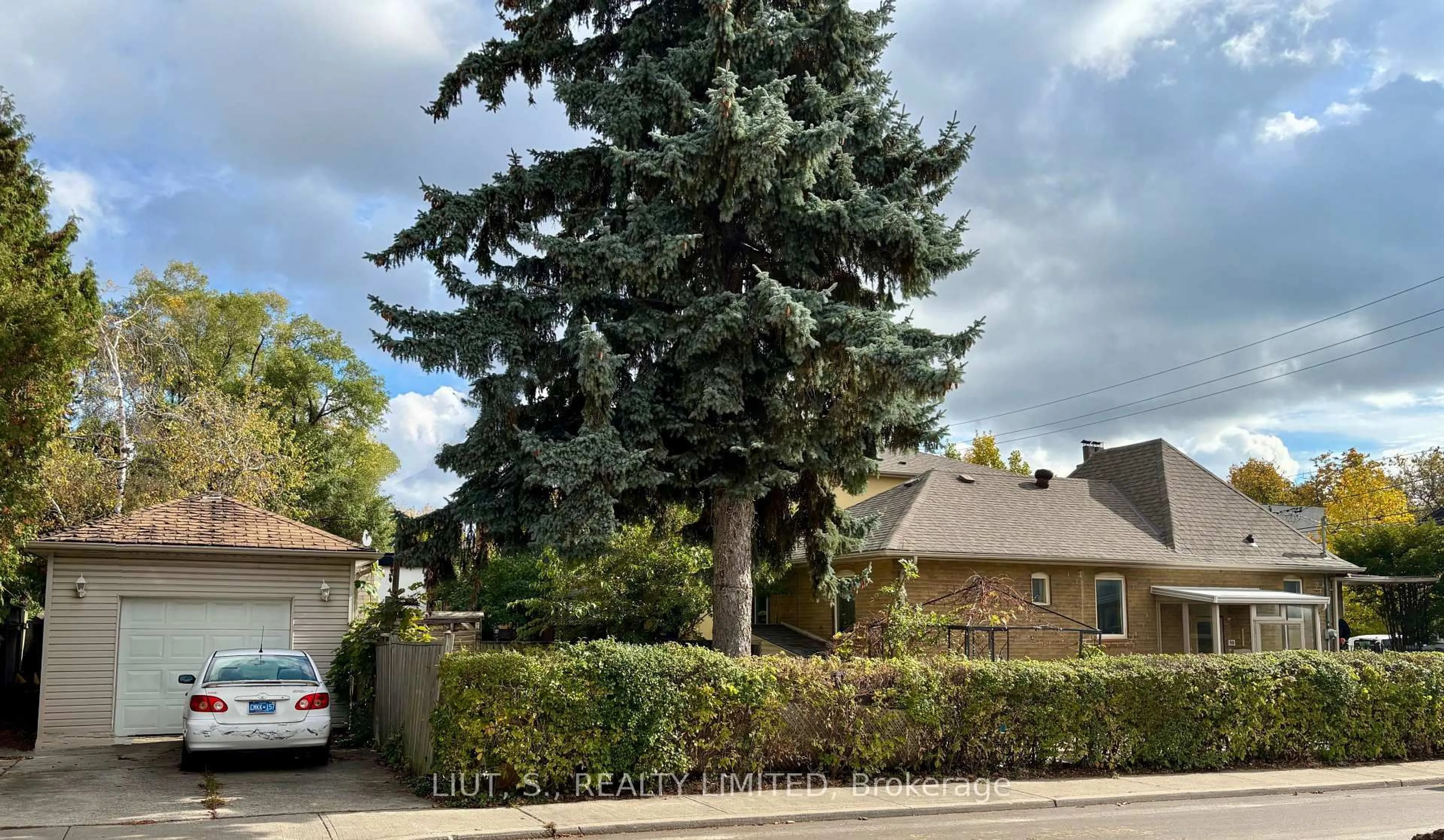 A pic from outside/outdoor area/front of a property/back of a property/a pic from drone, street for 50 Gloucester Grve, Toronto Ontario M6C 2A1