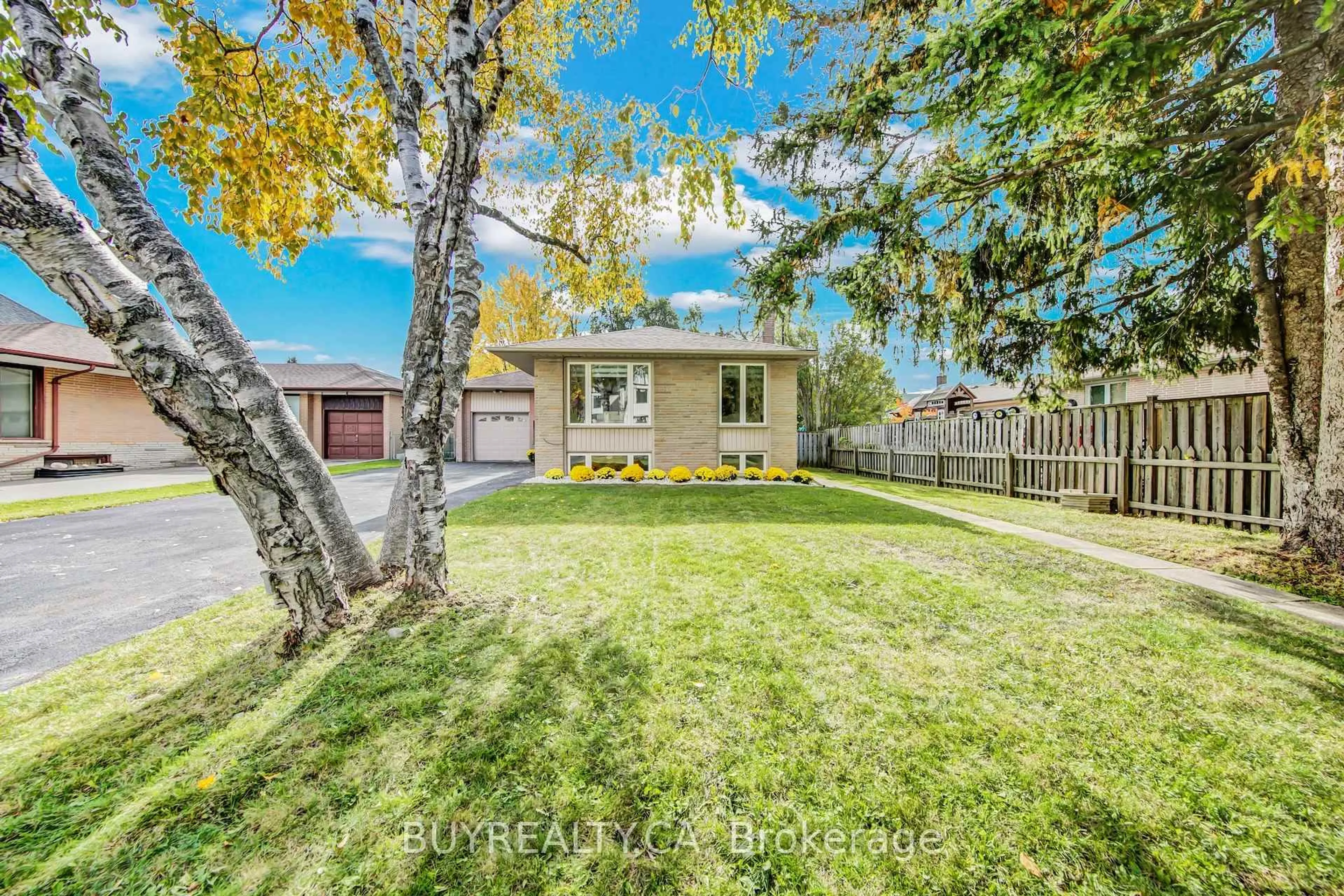 A pic from outside/outdoor area/front of a property/back of a property/a pic from drone, street for 5 Baintree St, Toronto Ontario M3H 3X4
