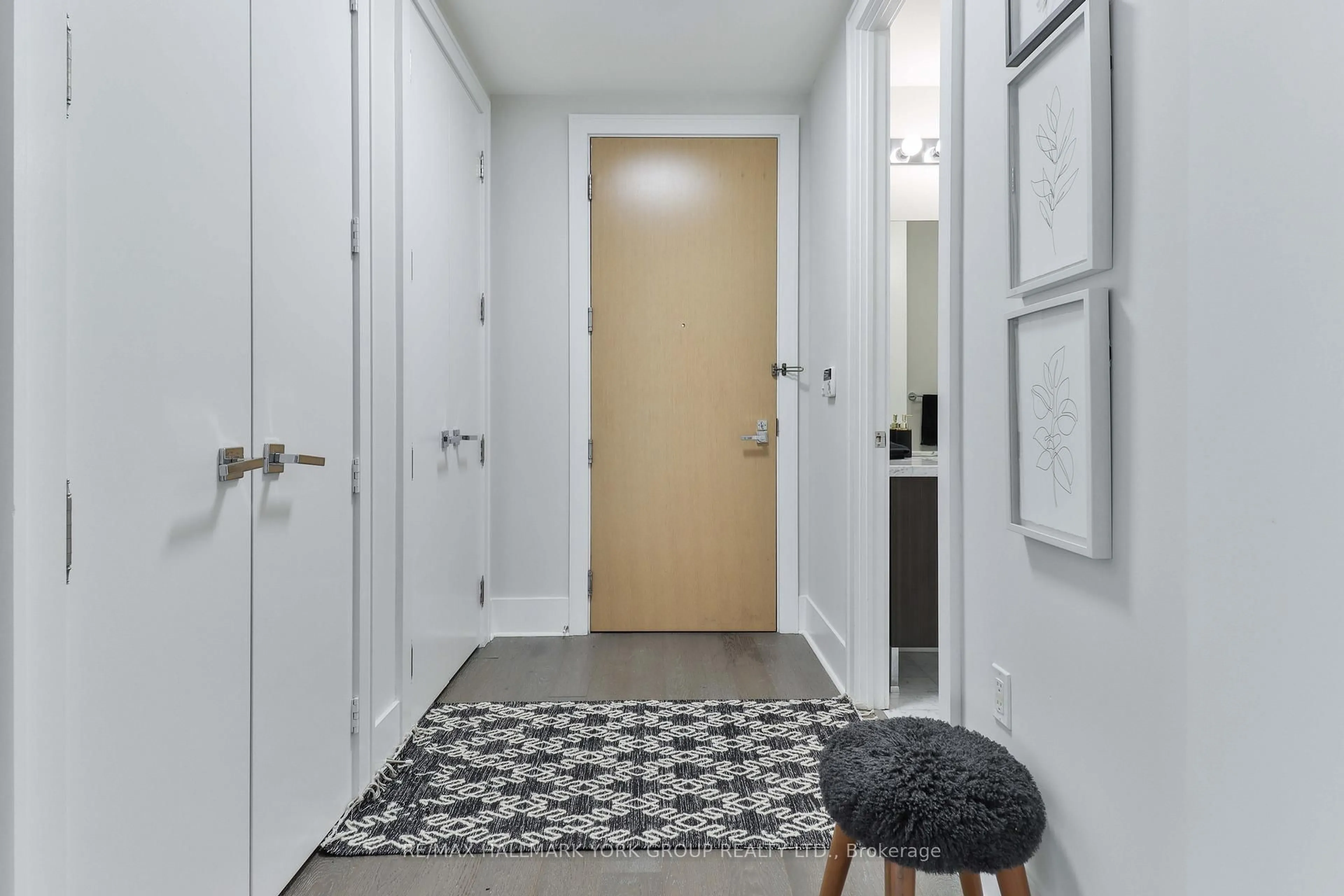 Indoor entryway for 29 Queens Quay #505, Toronto Ontario M5E 0A4
