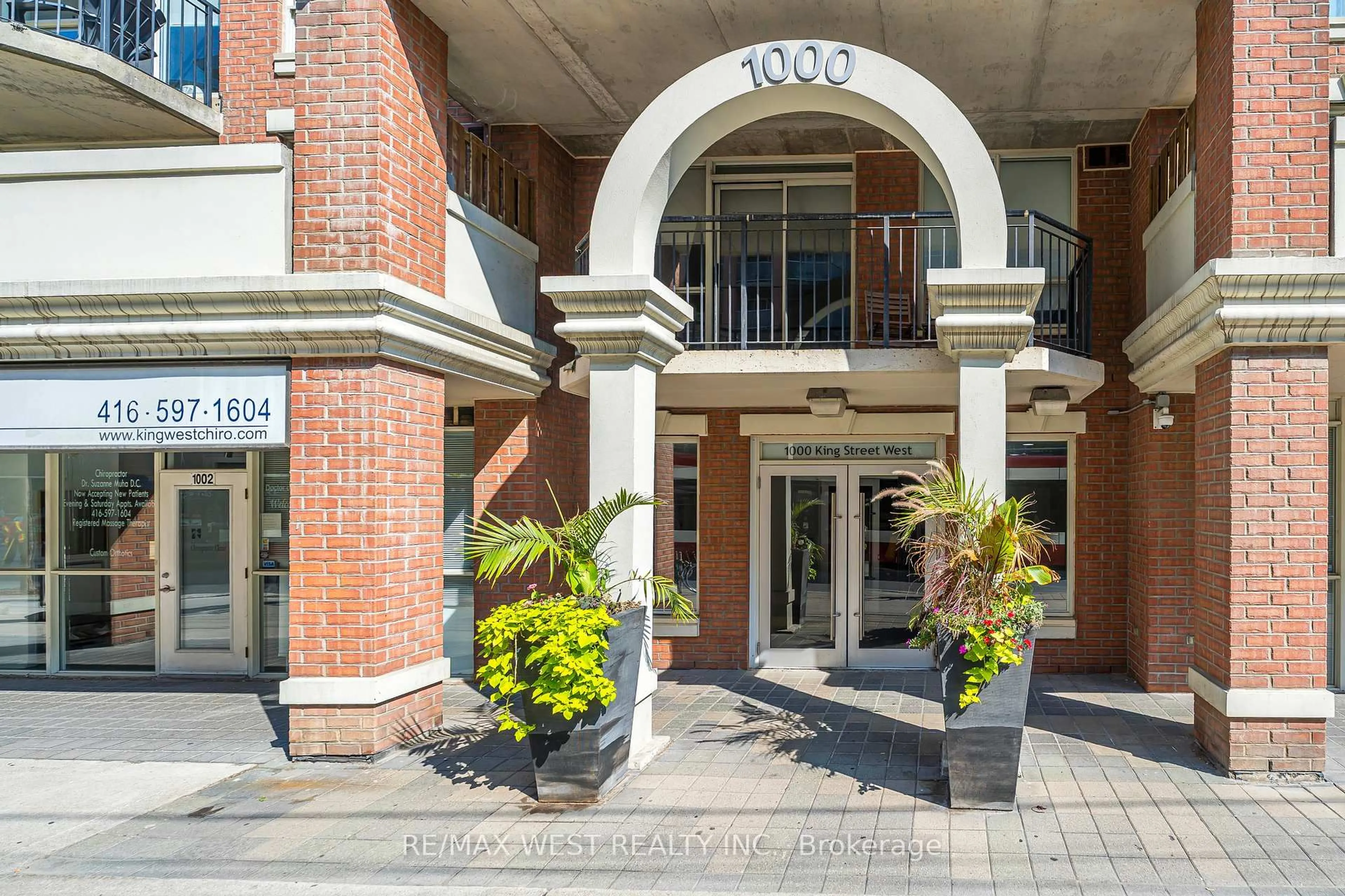 Indoor foyer for 1000 King St #209, Toronto Ontario M6K 3N1