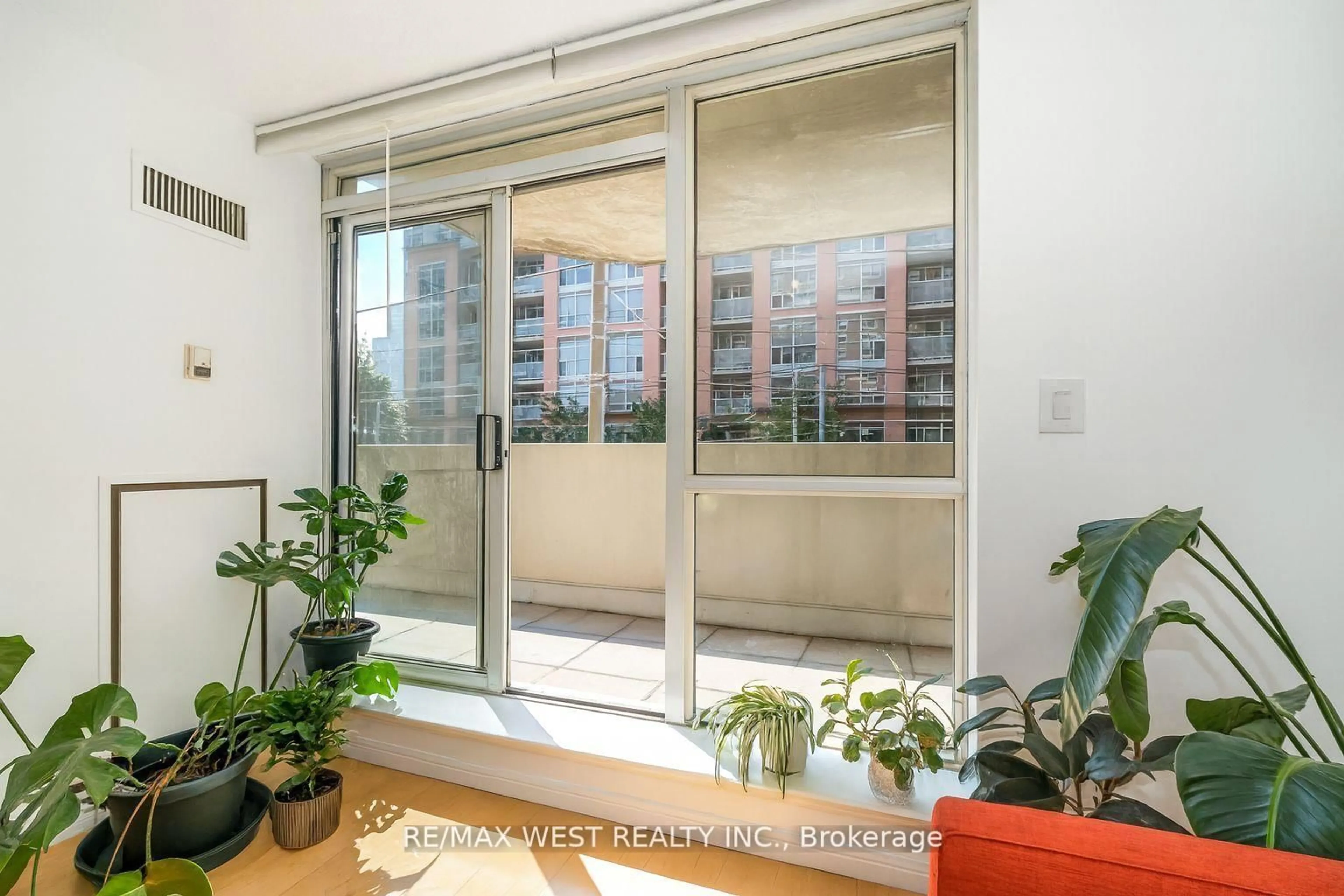 Unknown for 1000 King St #209, Toronto Ontario M6K 3N1