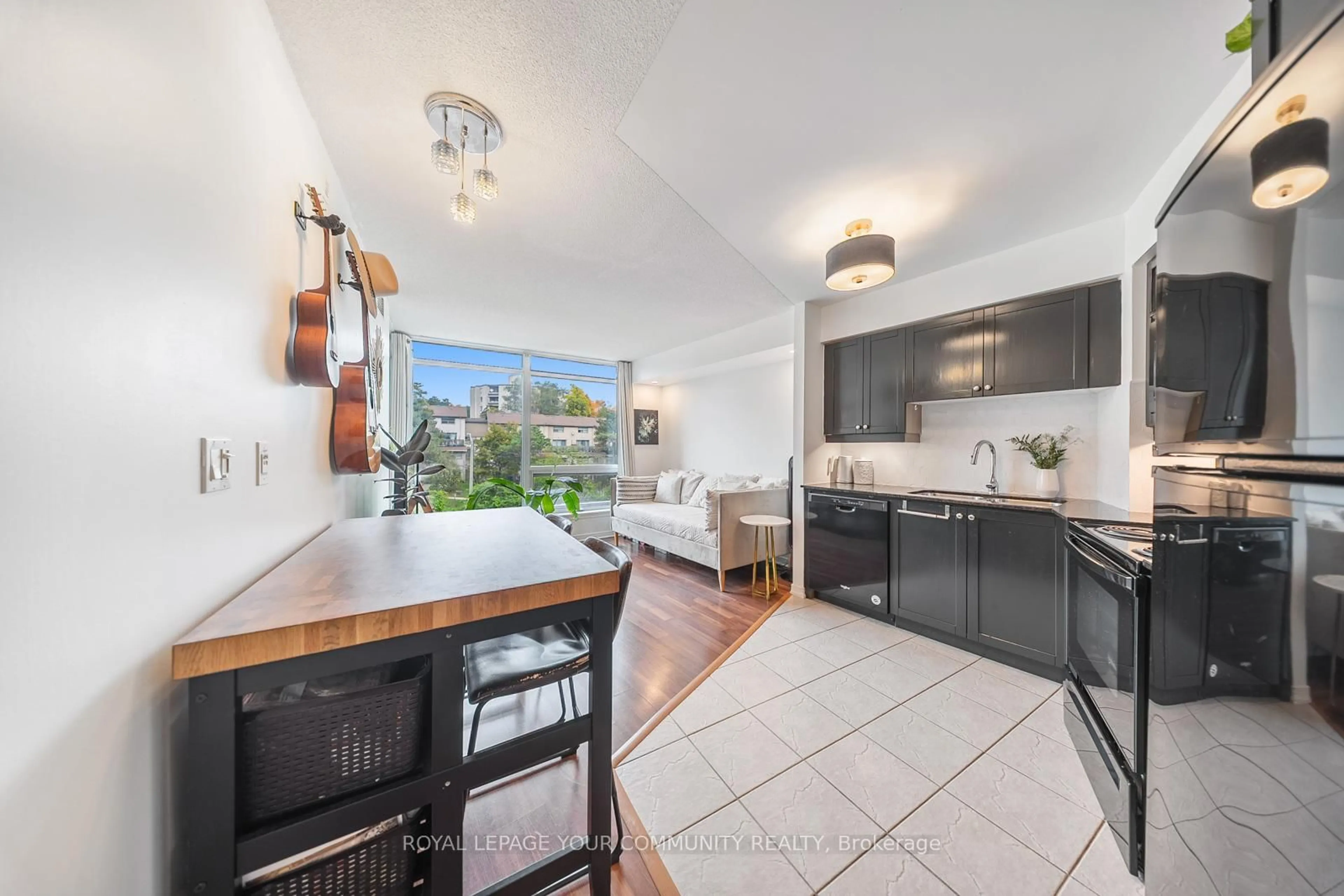 Open concept kitchen, ceramic/tile floor for 18 Valley Woods Rd #716, Toronto Ontario M3A 0A1