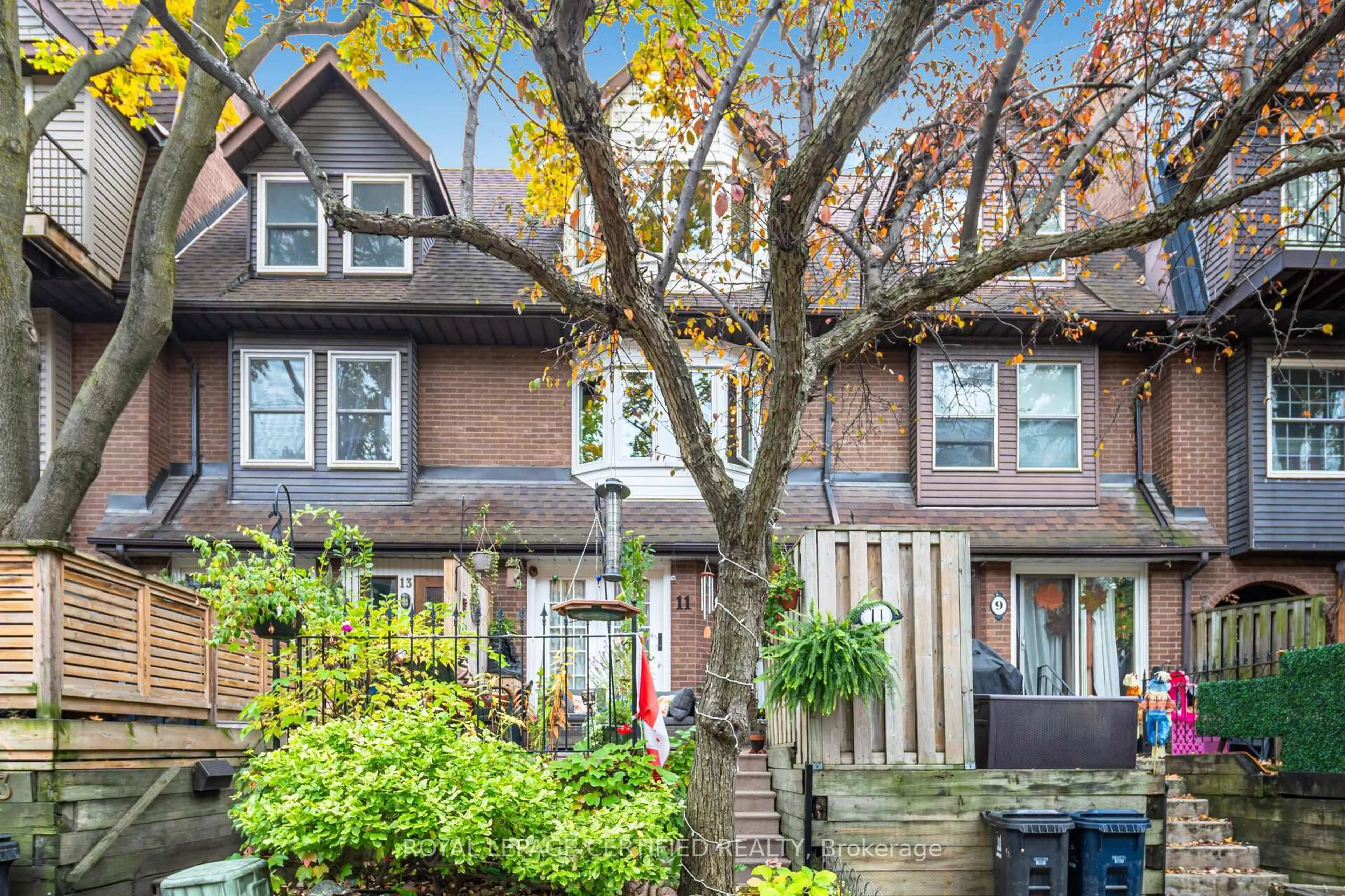 Unknown for 11 Longboat Ave, Toronto Ontario M5A 4C9