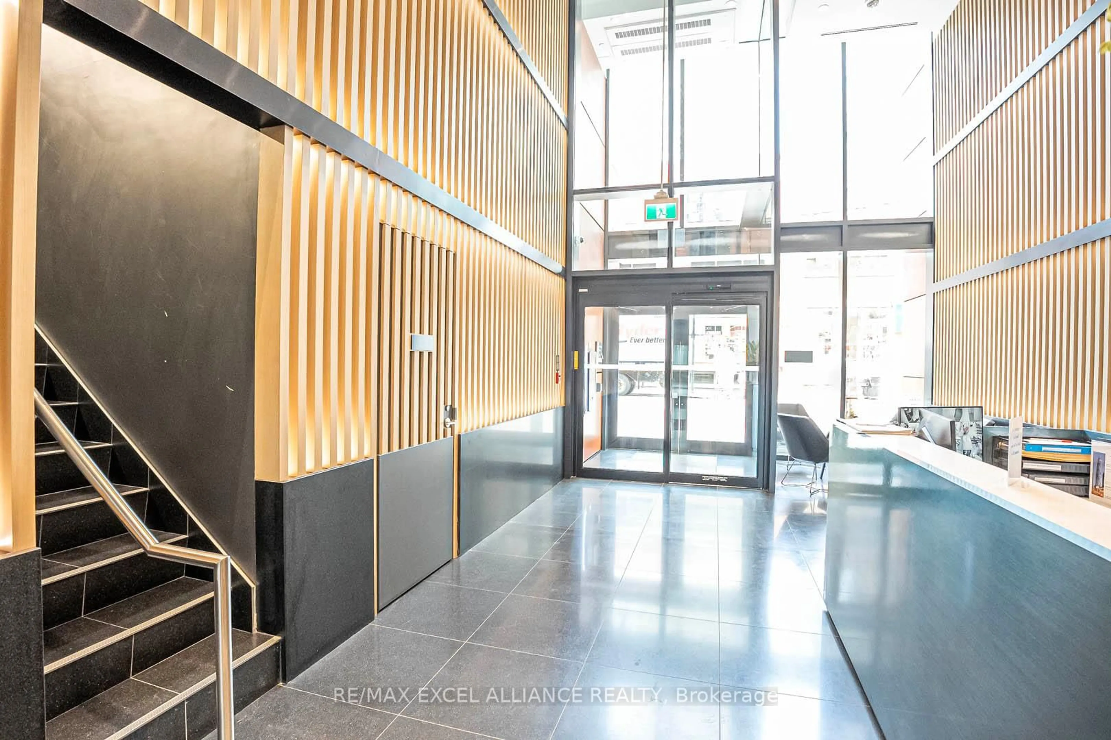 Indoor foyer for 357 King St #503, Toronto Ontario M5V 0S7